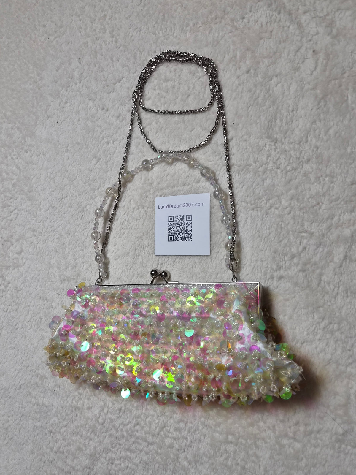 Pochette brodée