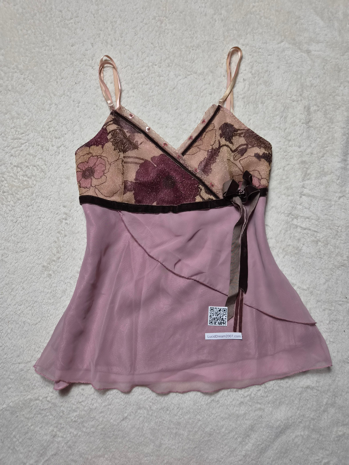 Haut asymétrique à volants rose