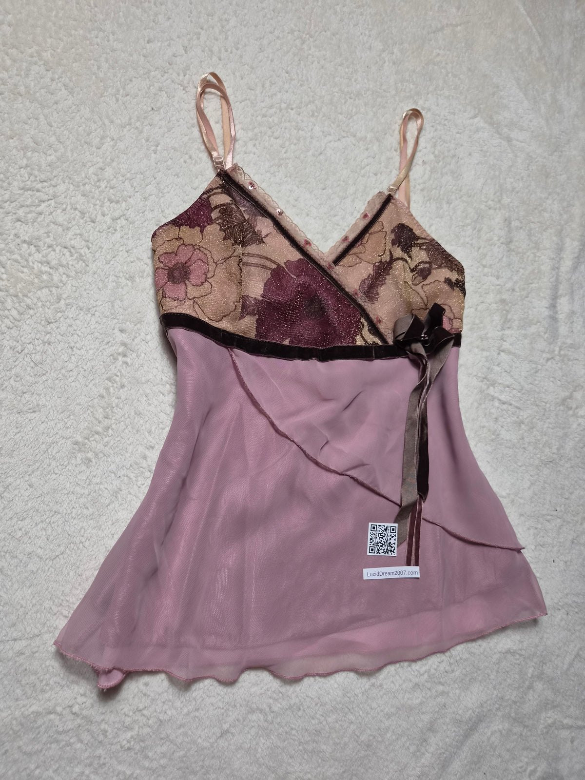 Haut asymétrique à volants rose