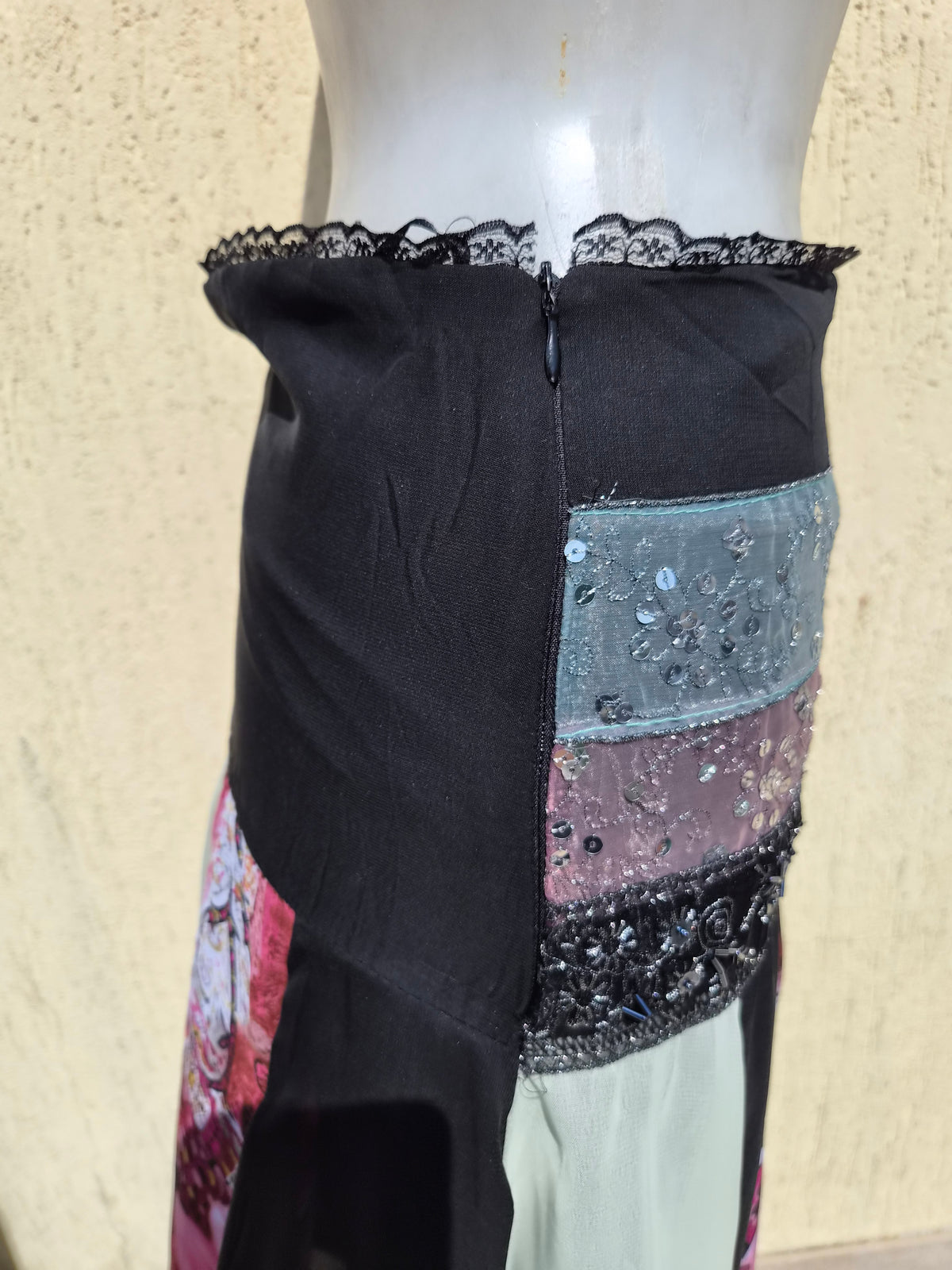 Jupe asymétrique à motif et sequins