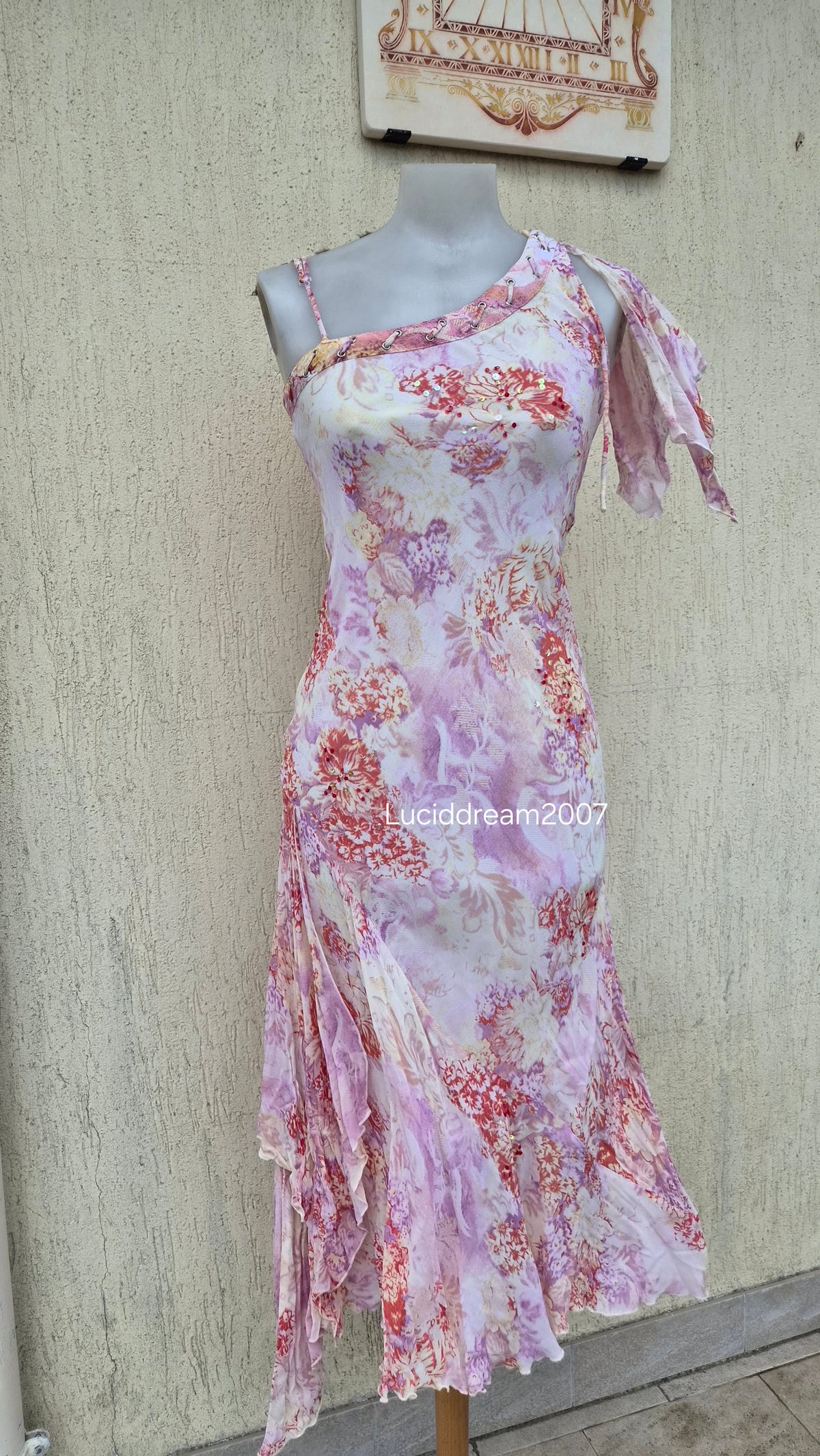 Robe asymétrique fleurie rose