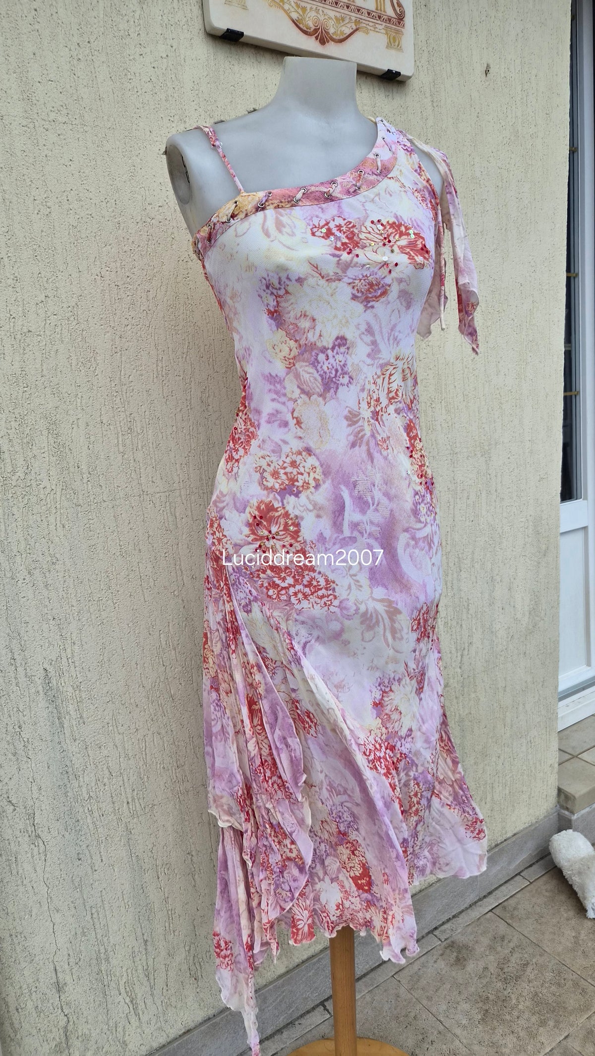 Robe asymétrique fleurie rose