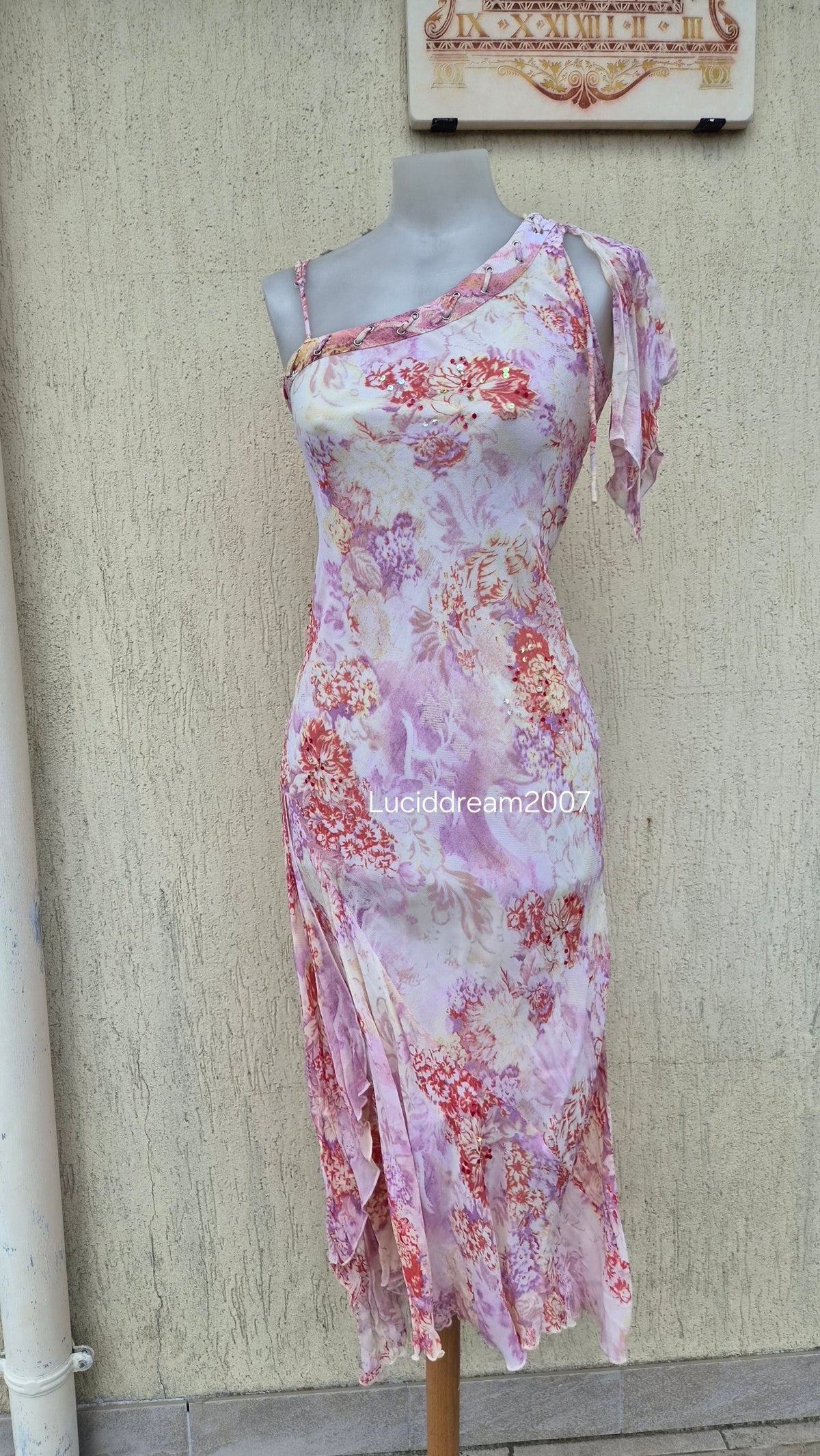 Robe asymétrique fleurie rose