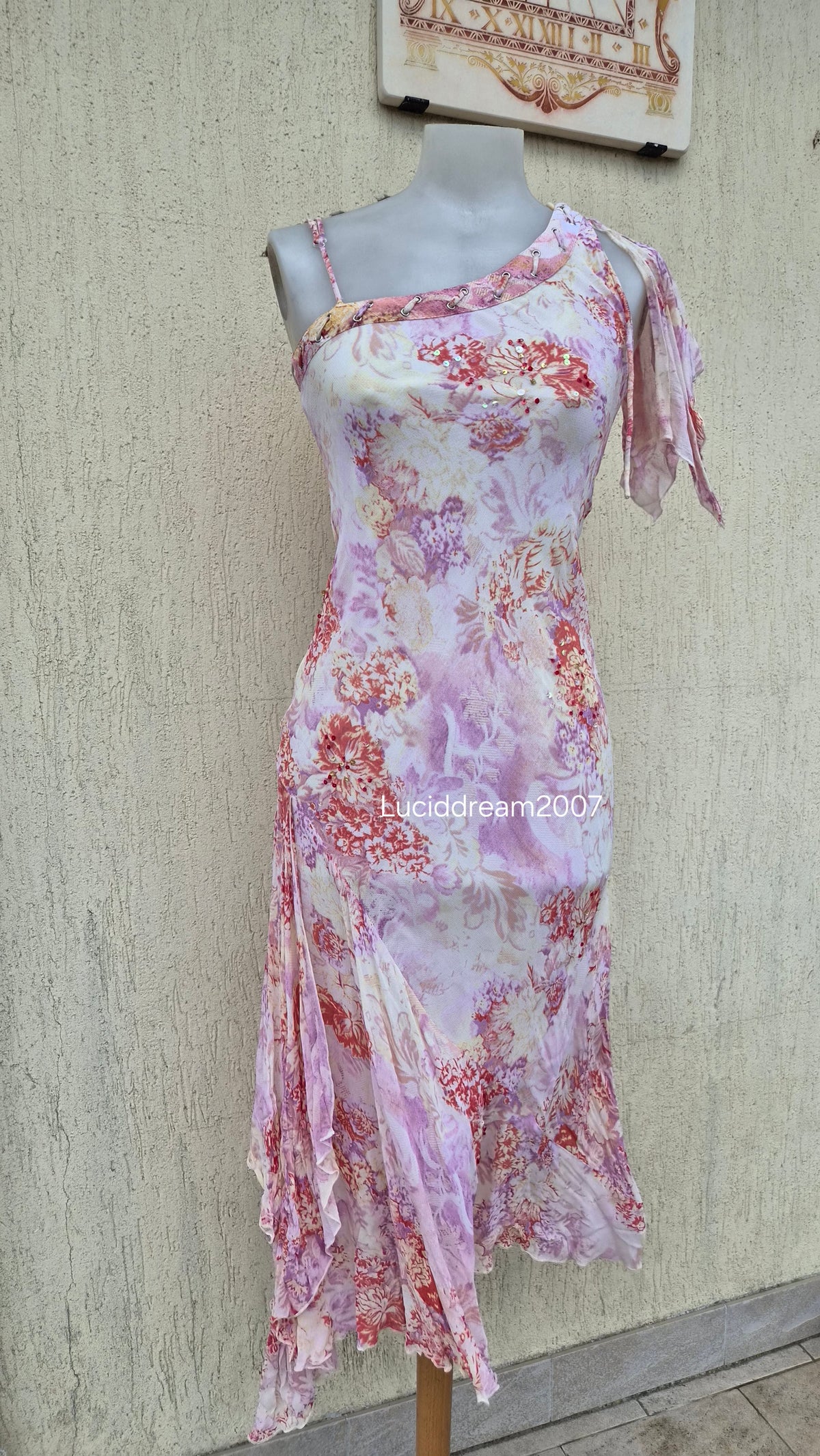 Robe asymétrique fleurie rose