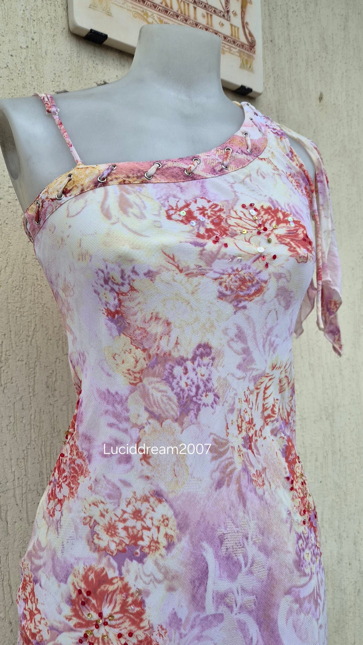 Robe asymétrique fleurie rose