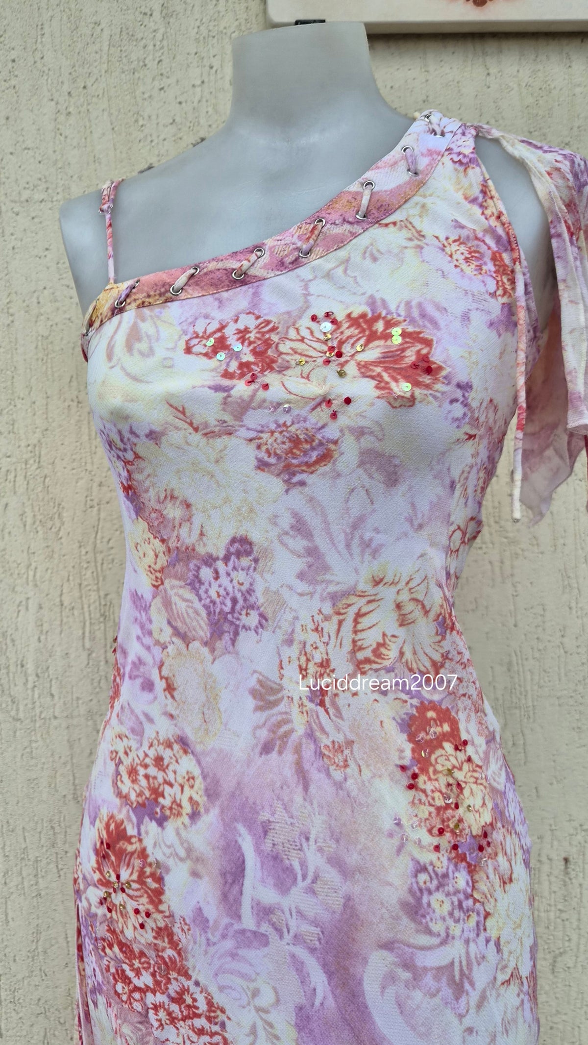 Robe asymétrique fleurie rose