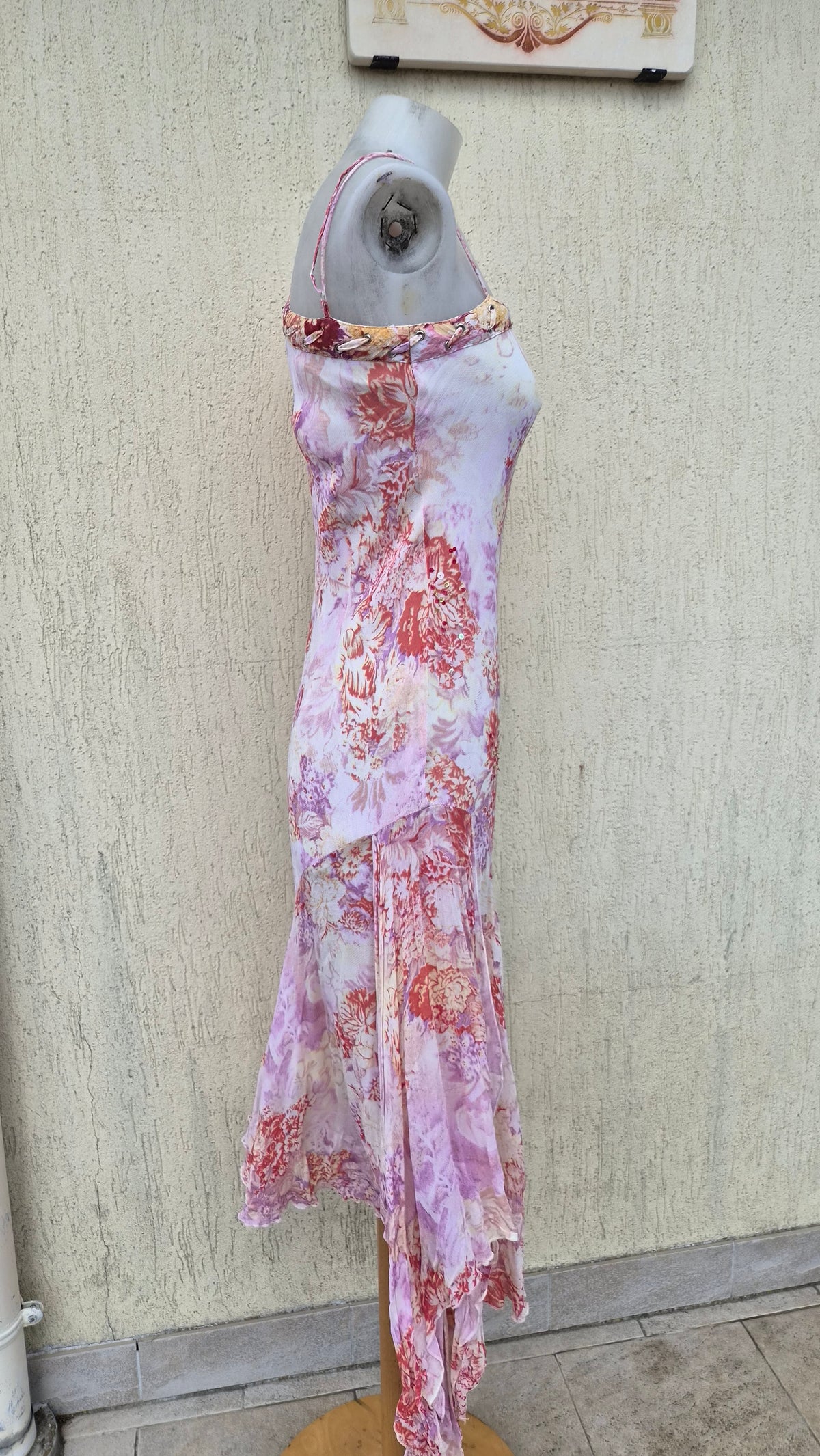 Robe asymétrique fleurie rose