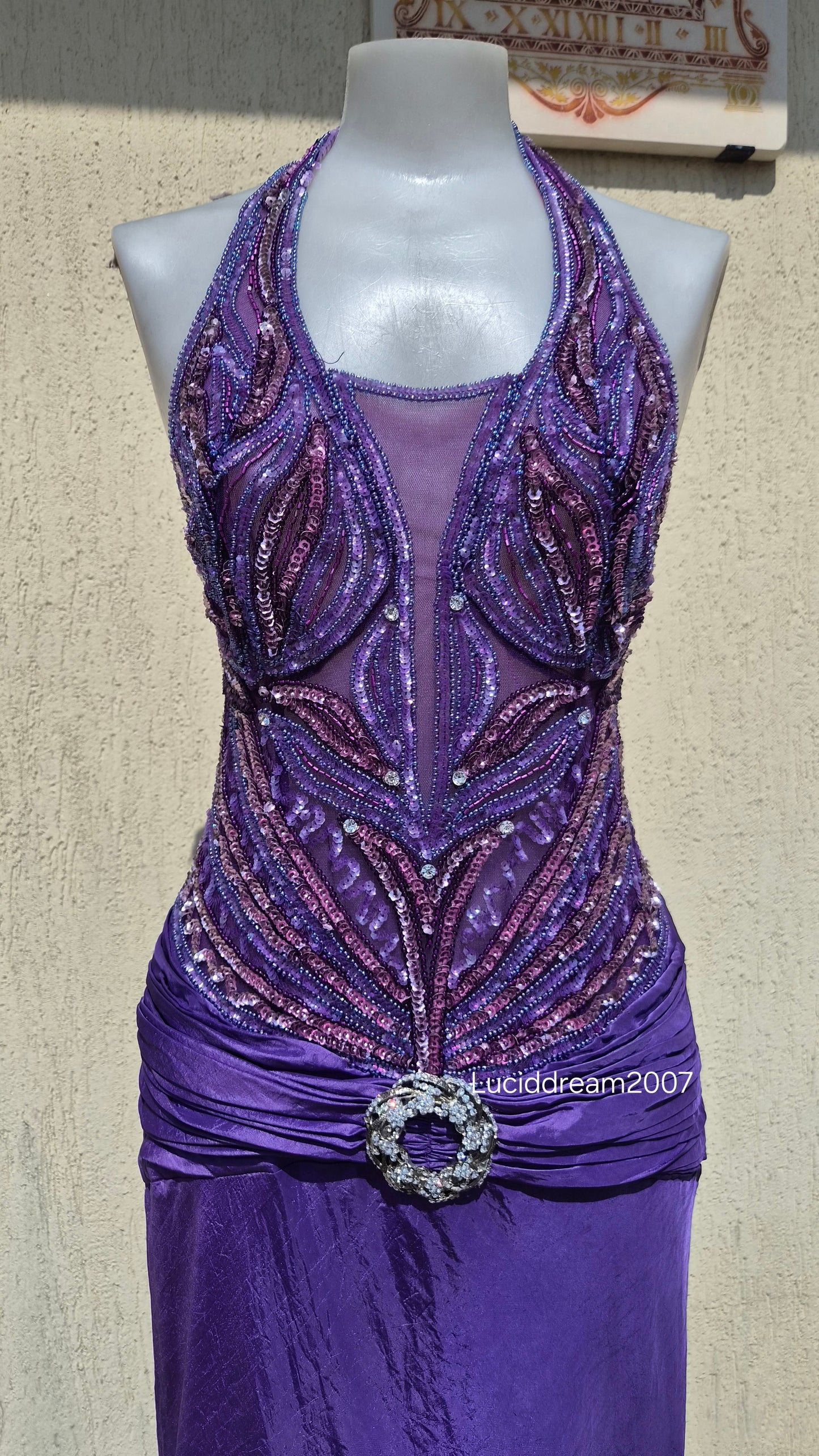 Robe dos nu brodée violette