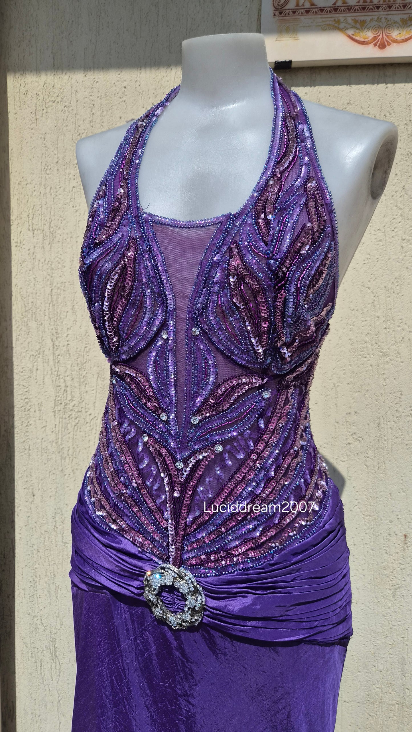 Robe dos nu brodée violette
