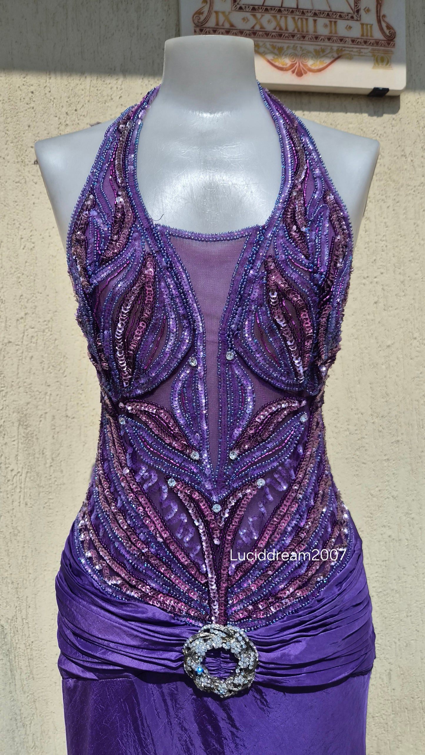 Robe dos nu brodée violette