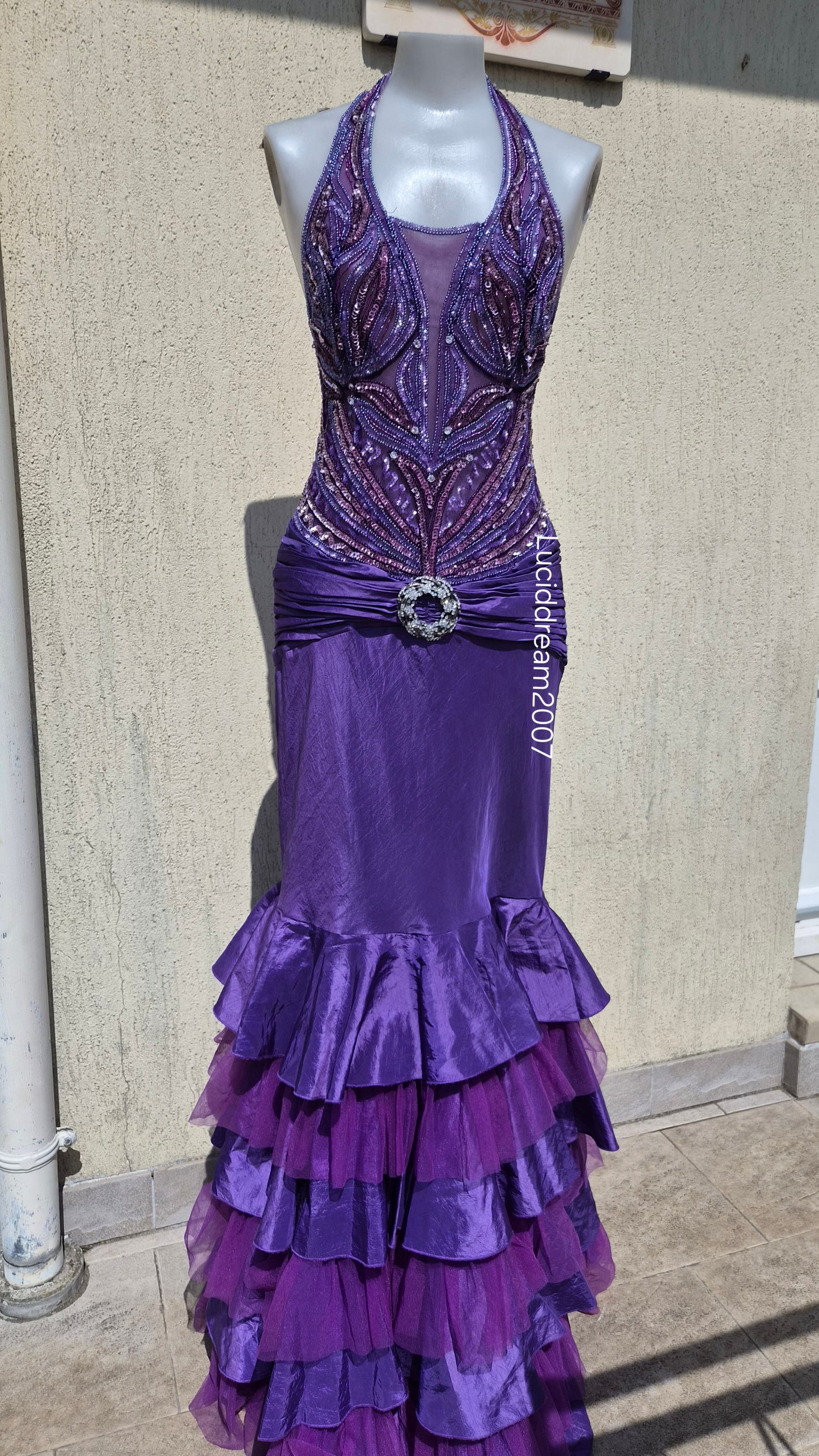 Robe dos nu brodée violette