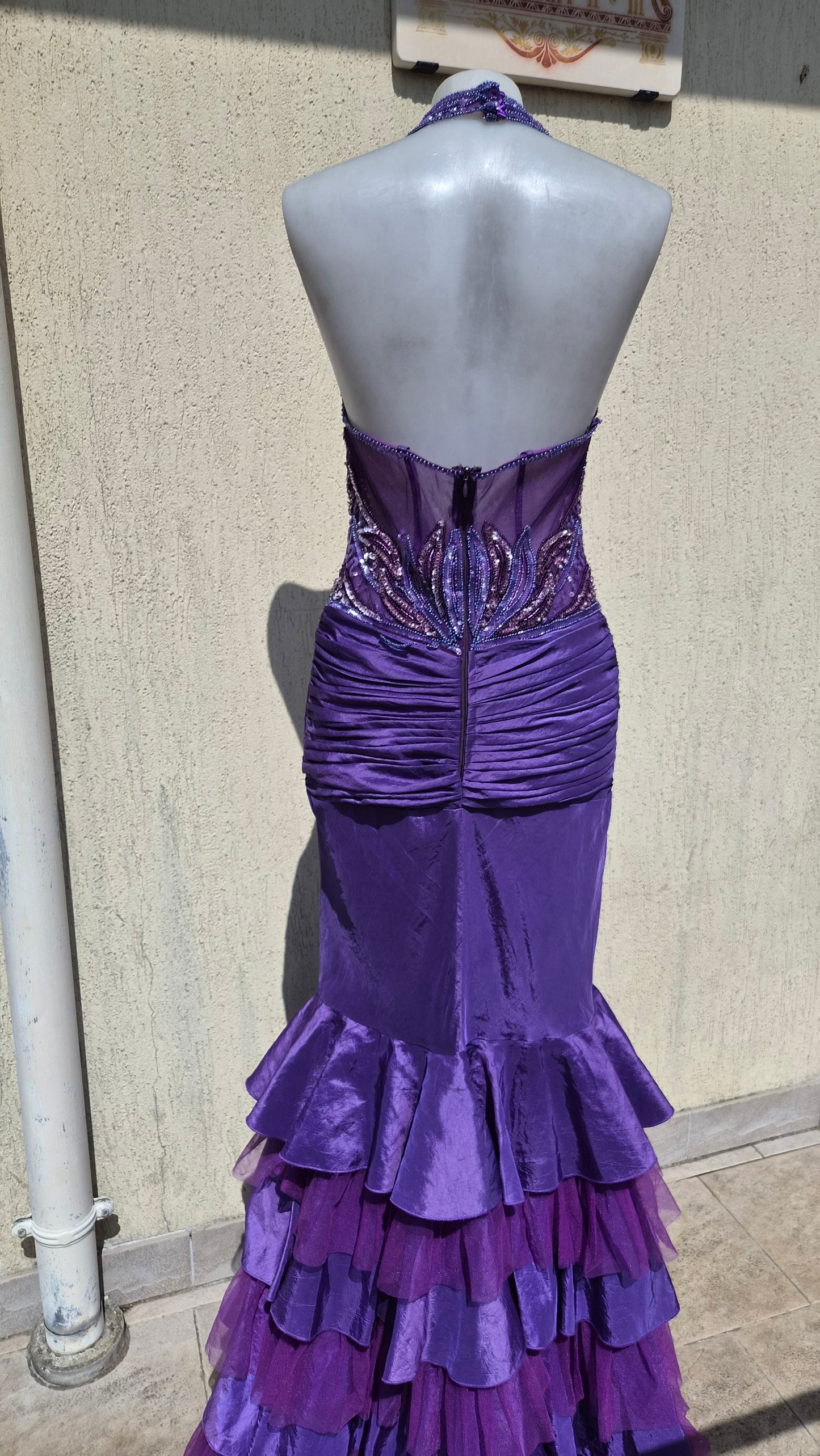 Robe dos nu brodée violette