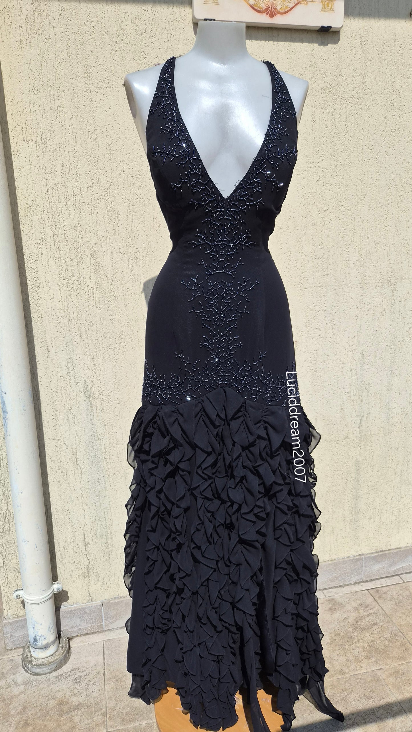 Robe dos nu brodée noire