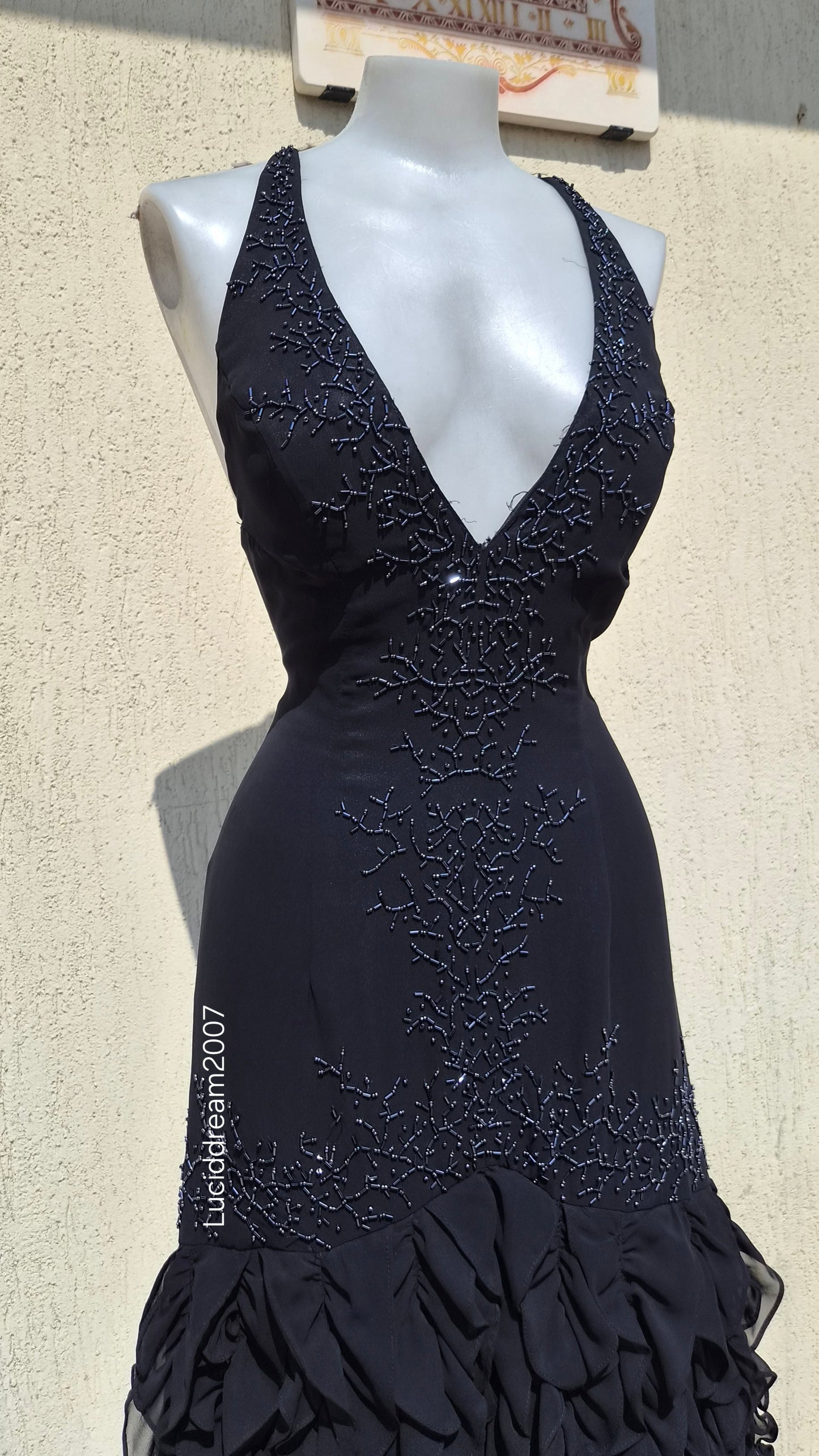 Robe dos nu brodée noire