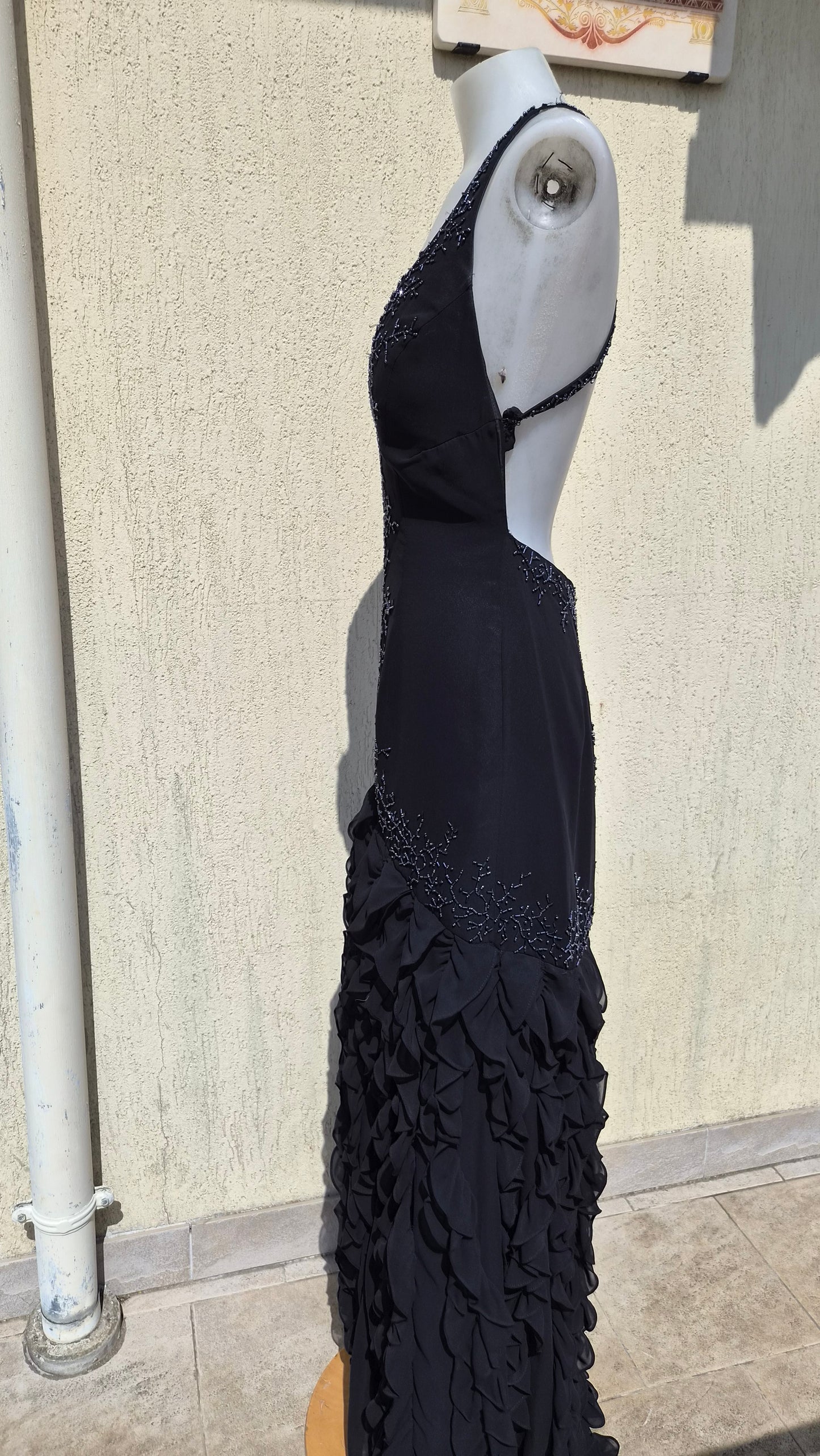 Robe dos nu brodée noire