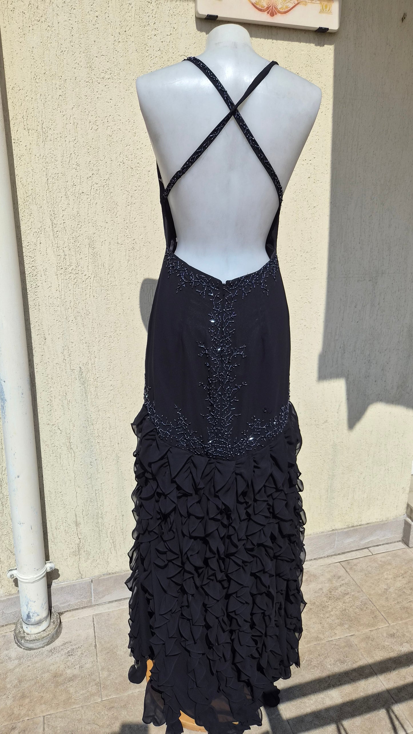 Robe dos nu brodée noire