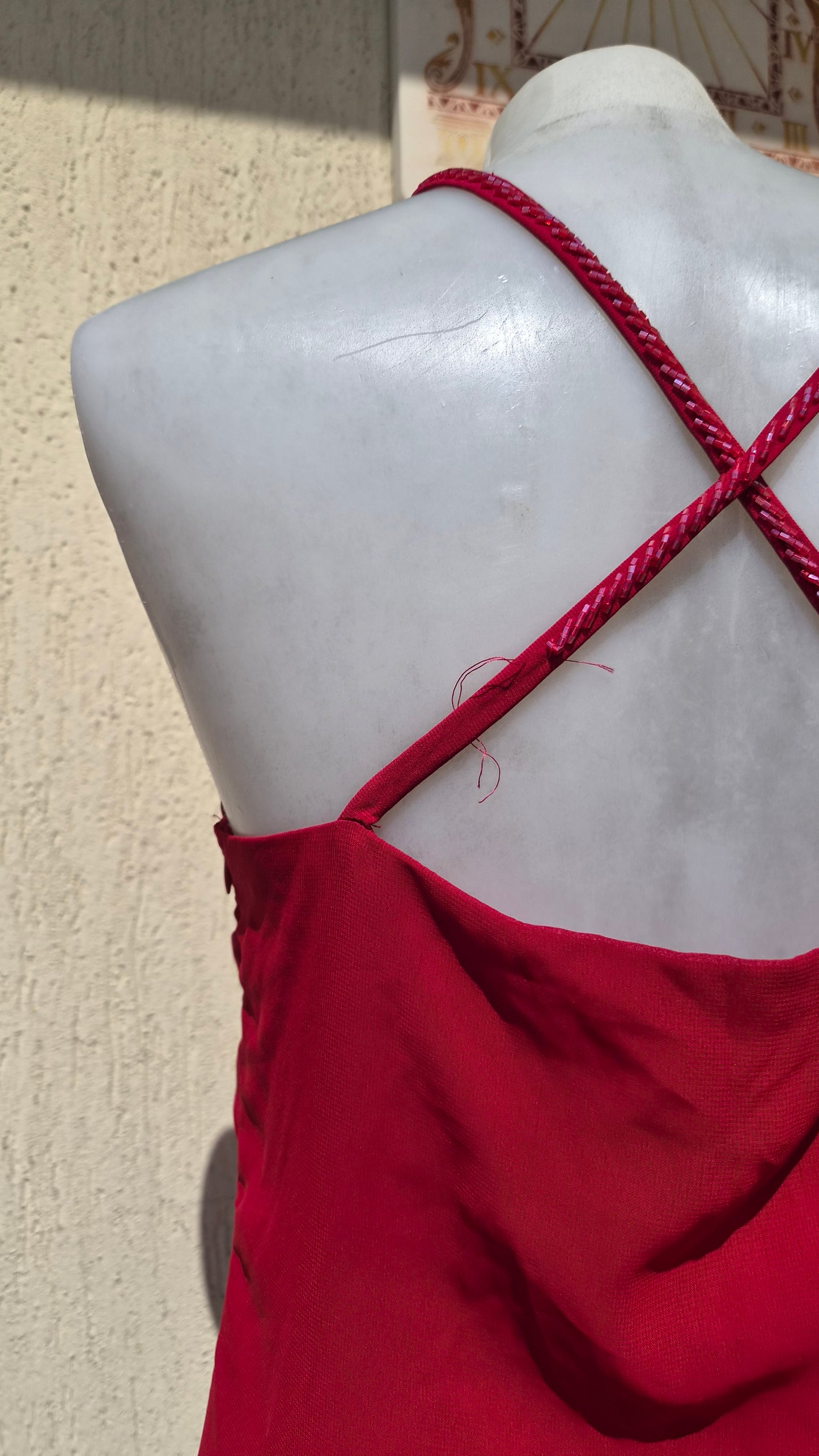Robe en voile brodée rouge