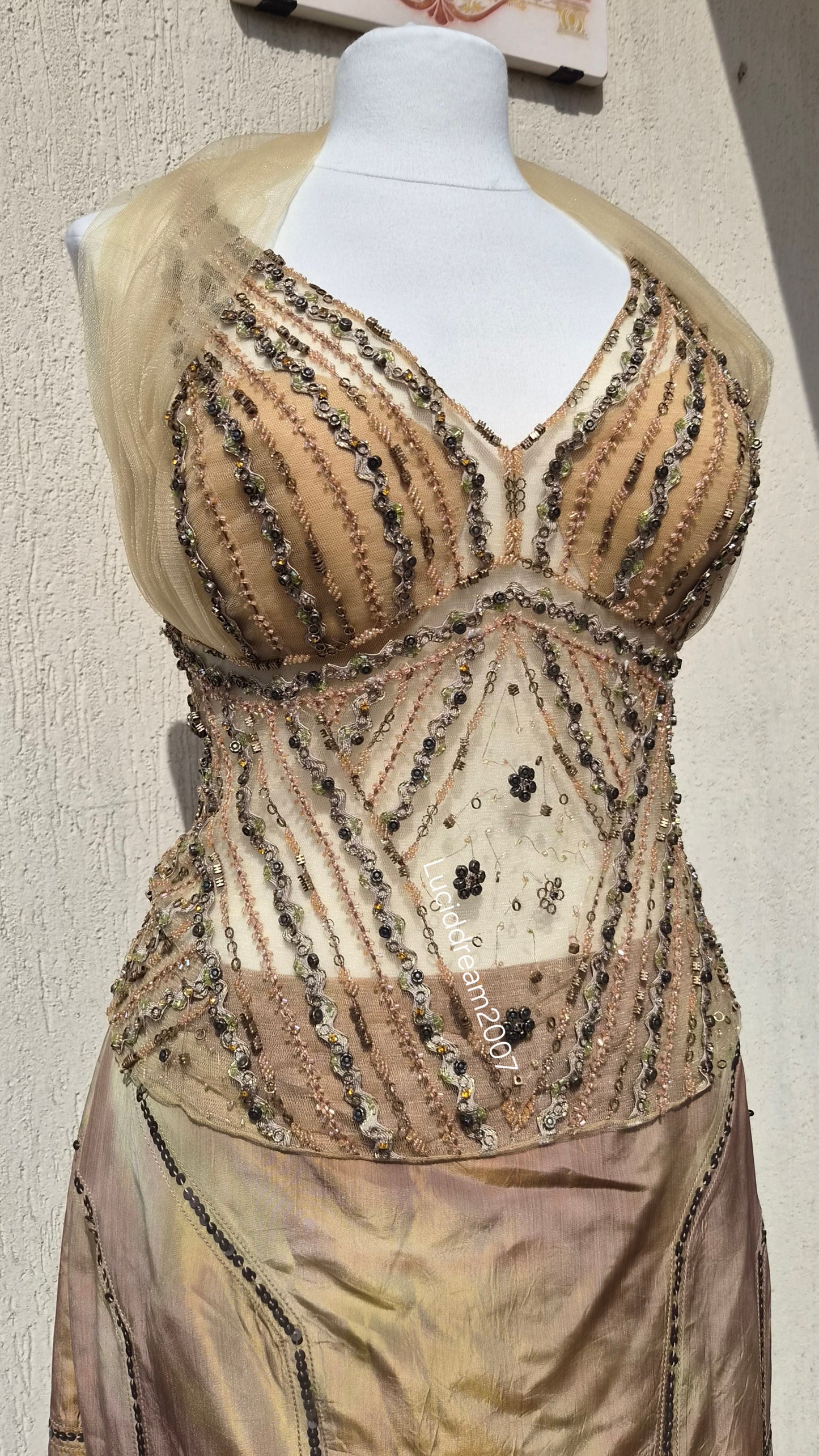 Ensemble brodé beige et doré Musani Couture
