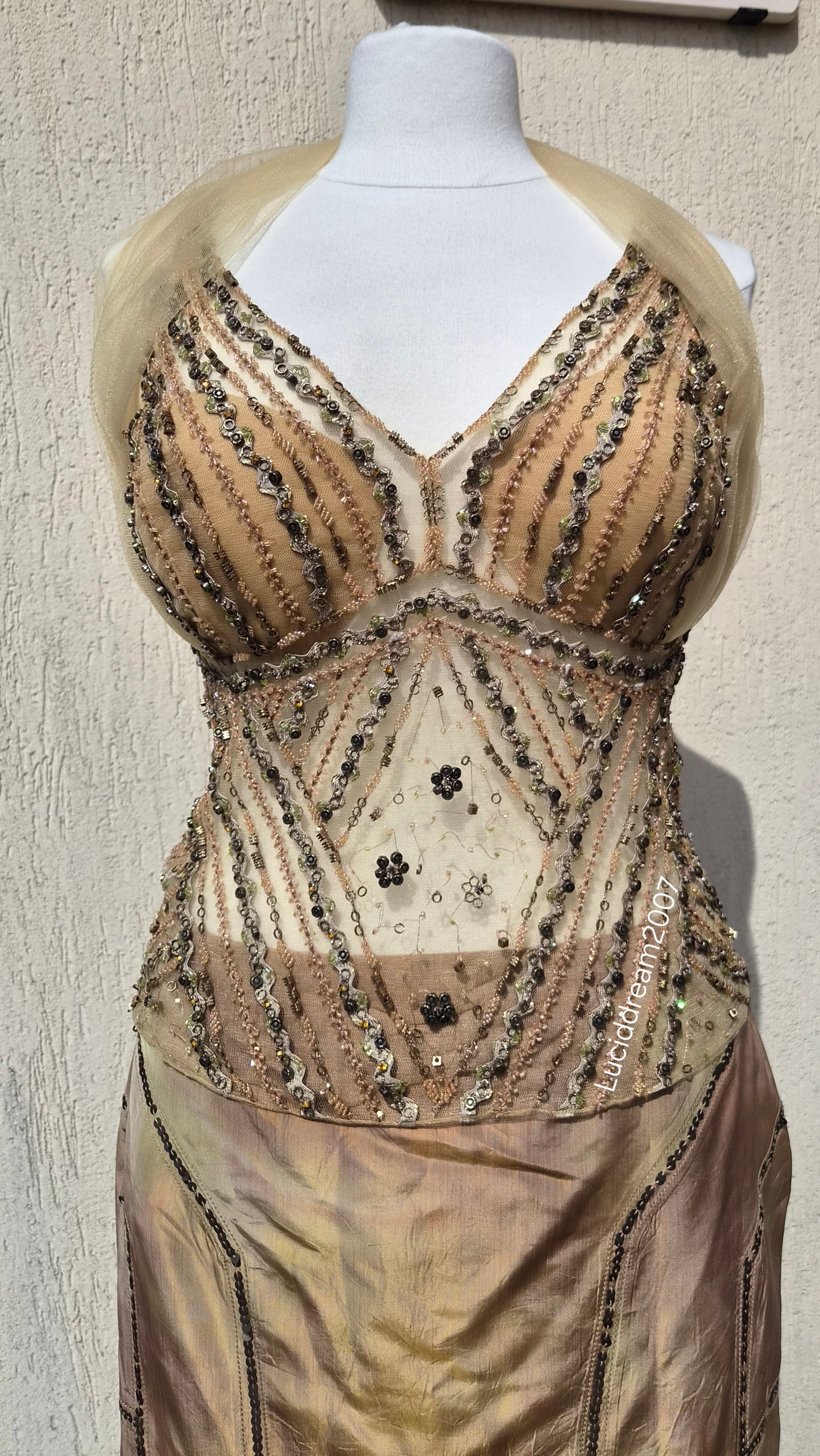 Ensemble brodé beige et doré Musani Couture
