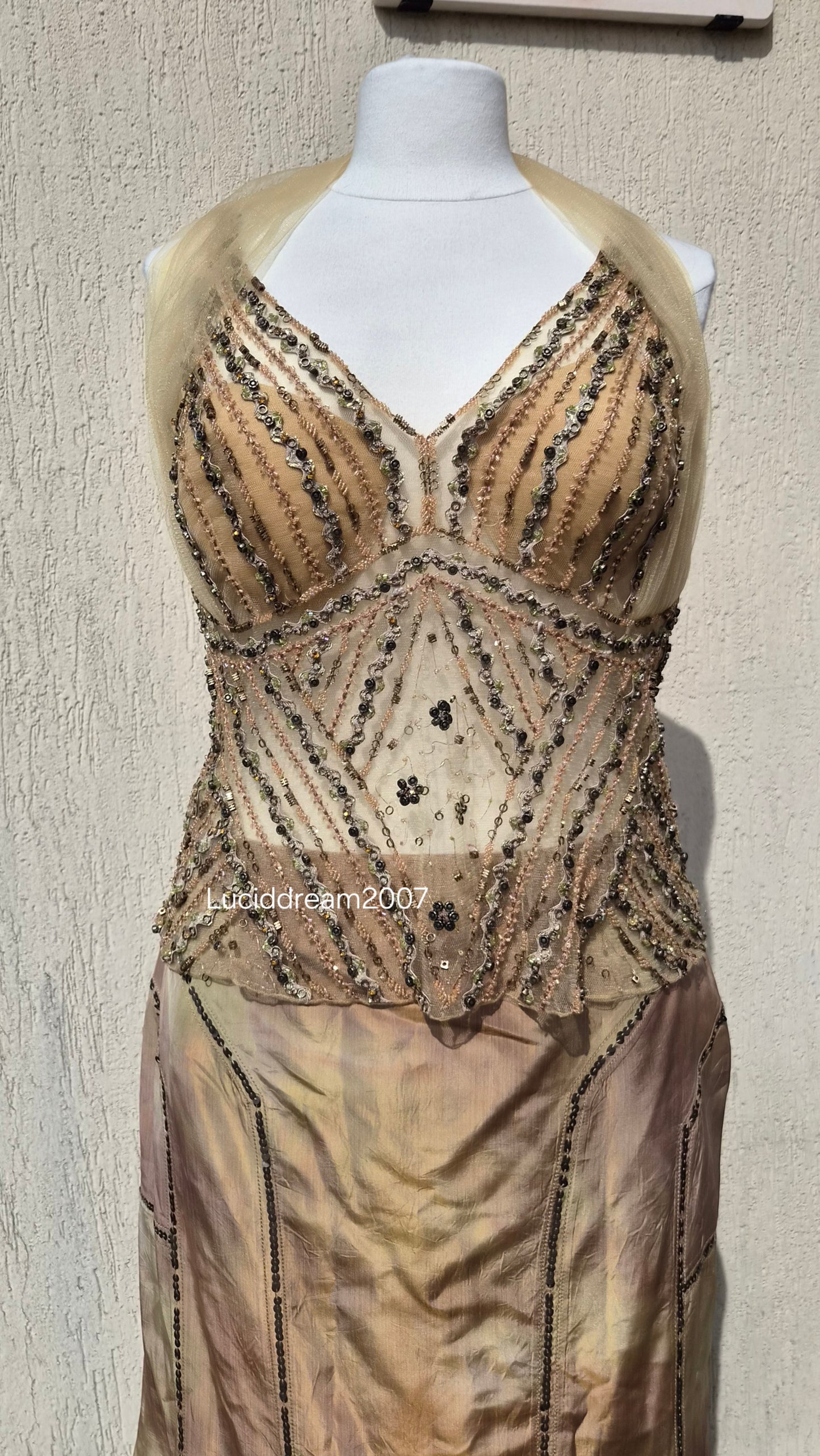 Ensemble brodé beige et doré Musani Couture