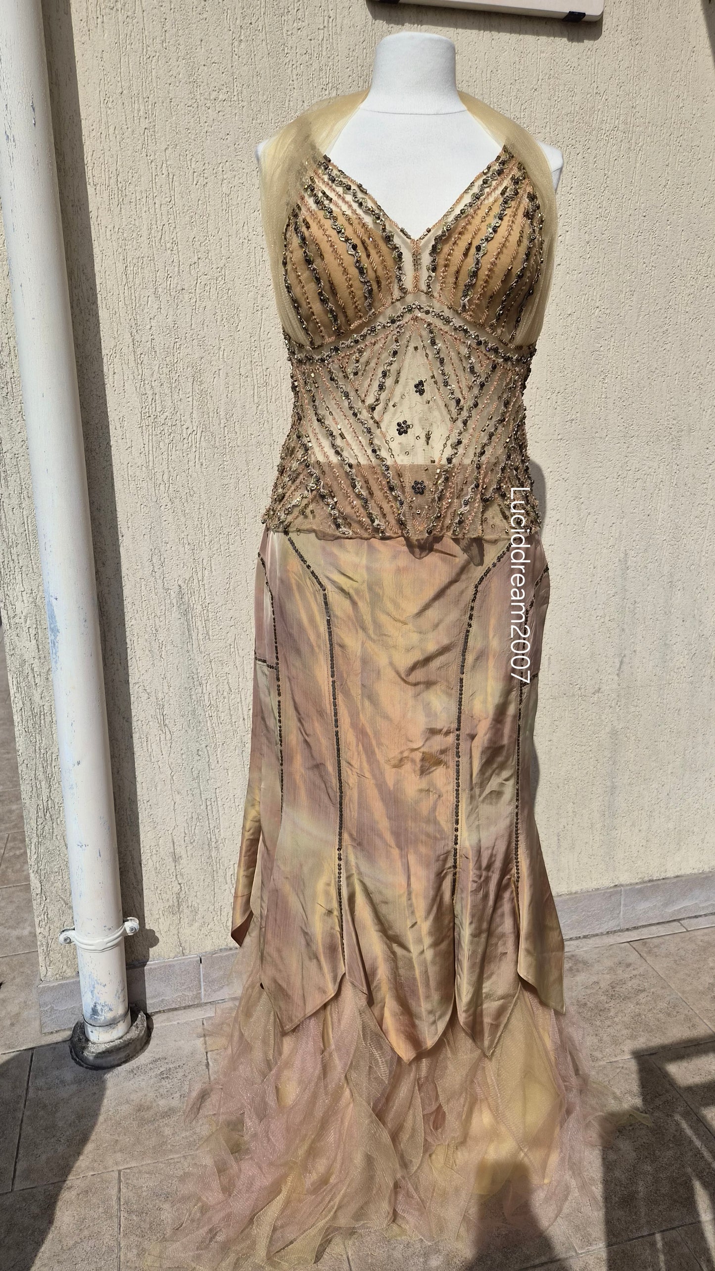 Ensemble brodé beige et doré Musani Couture