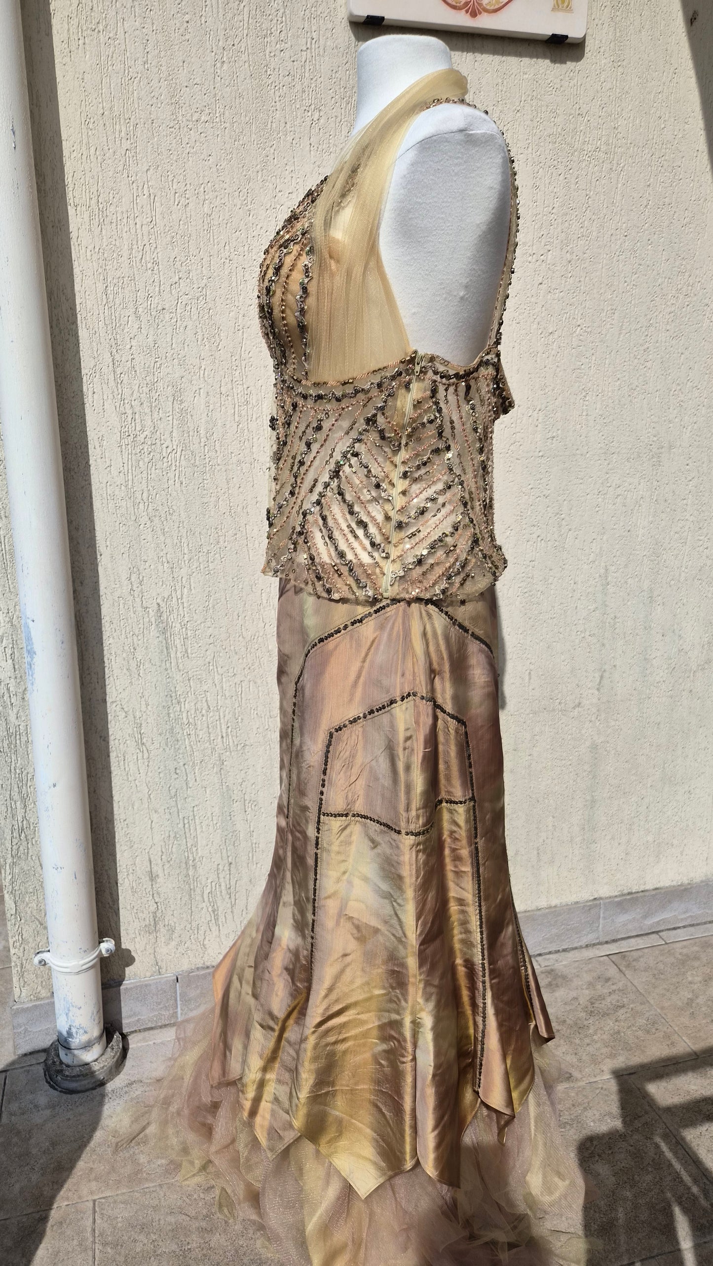 Ensemble brodé beige et doré Musani Couture