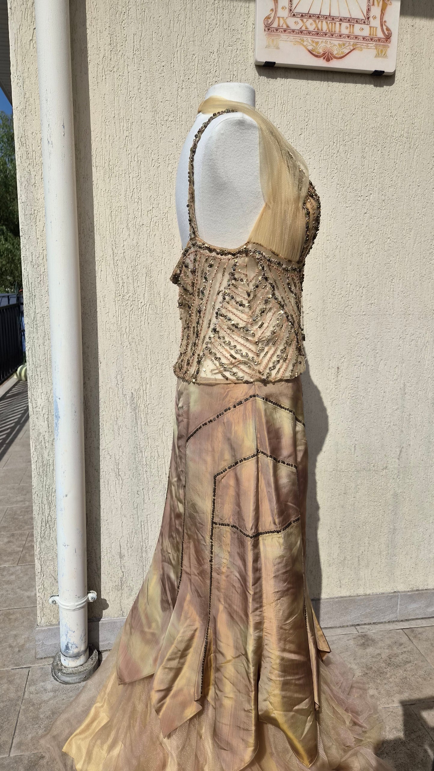 Ensemble brodé beige et doré Musani Couture