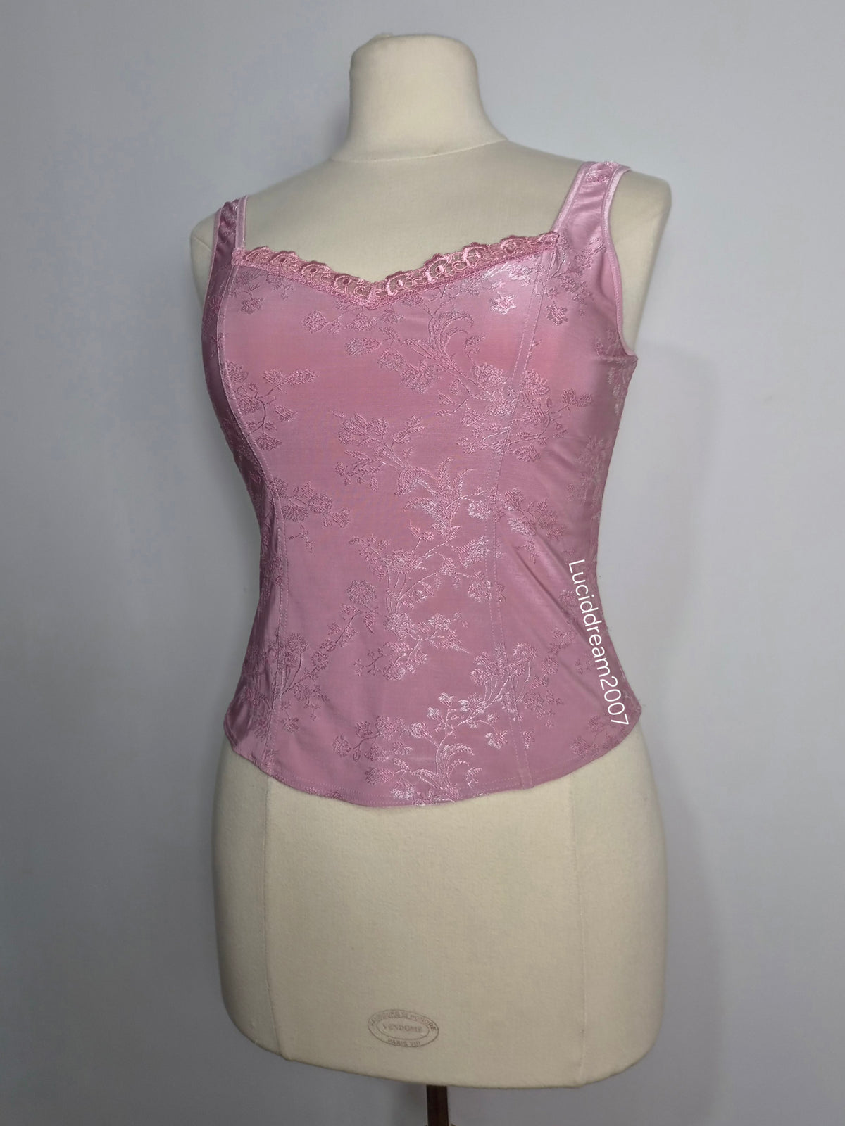 Haut motif arabesques rose