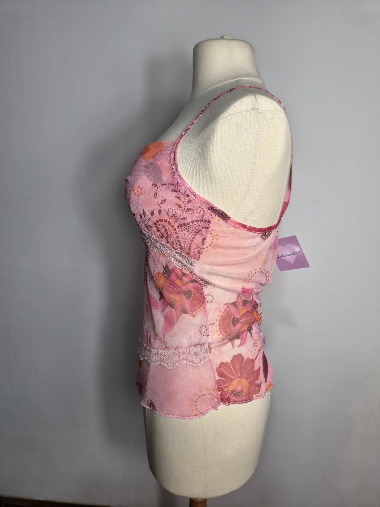 Haut rose asymétrique fleuri