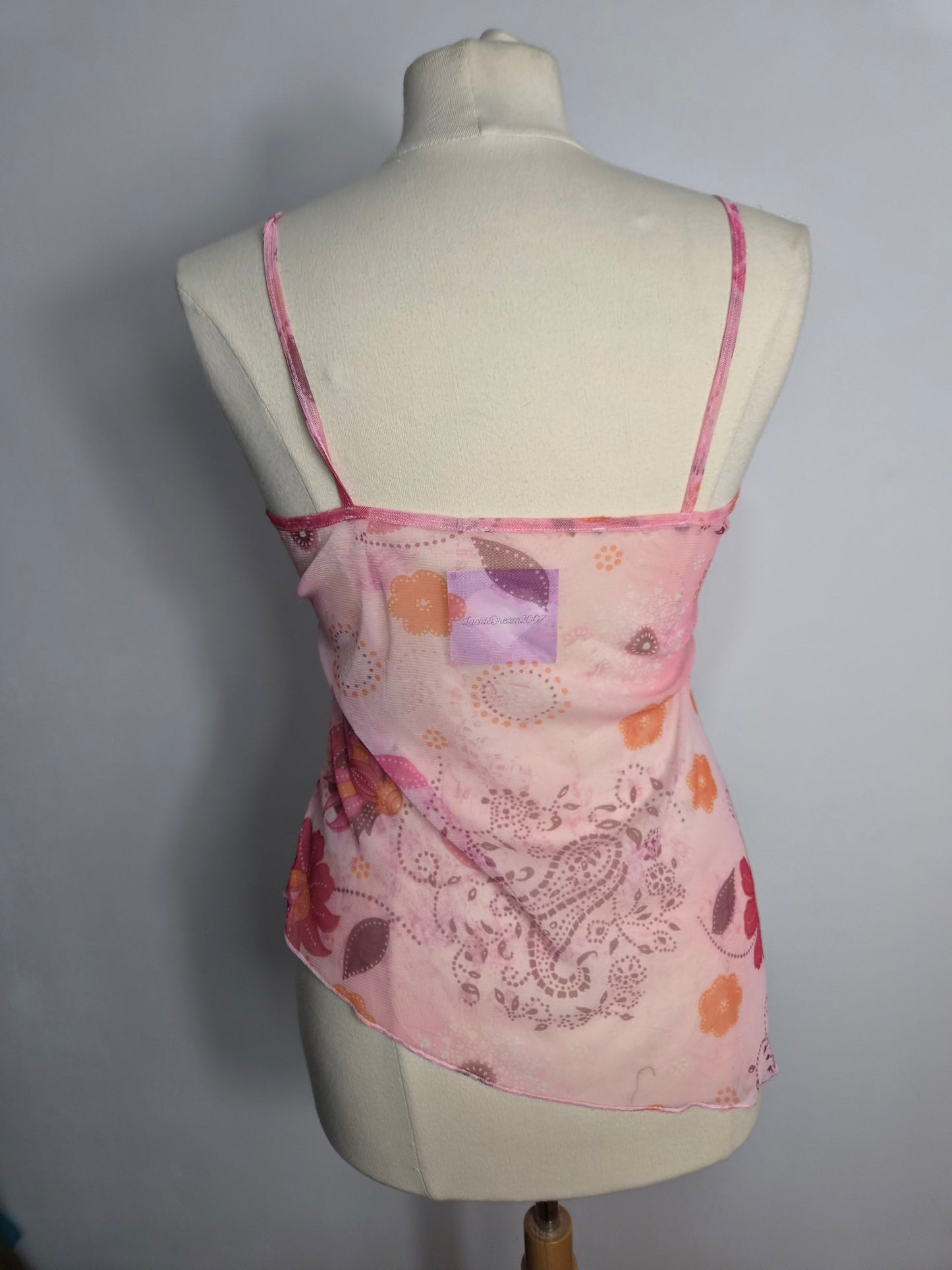 Haut rose asymétrique fleuri