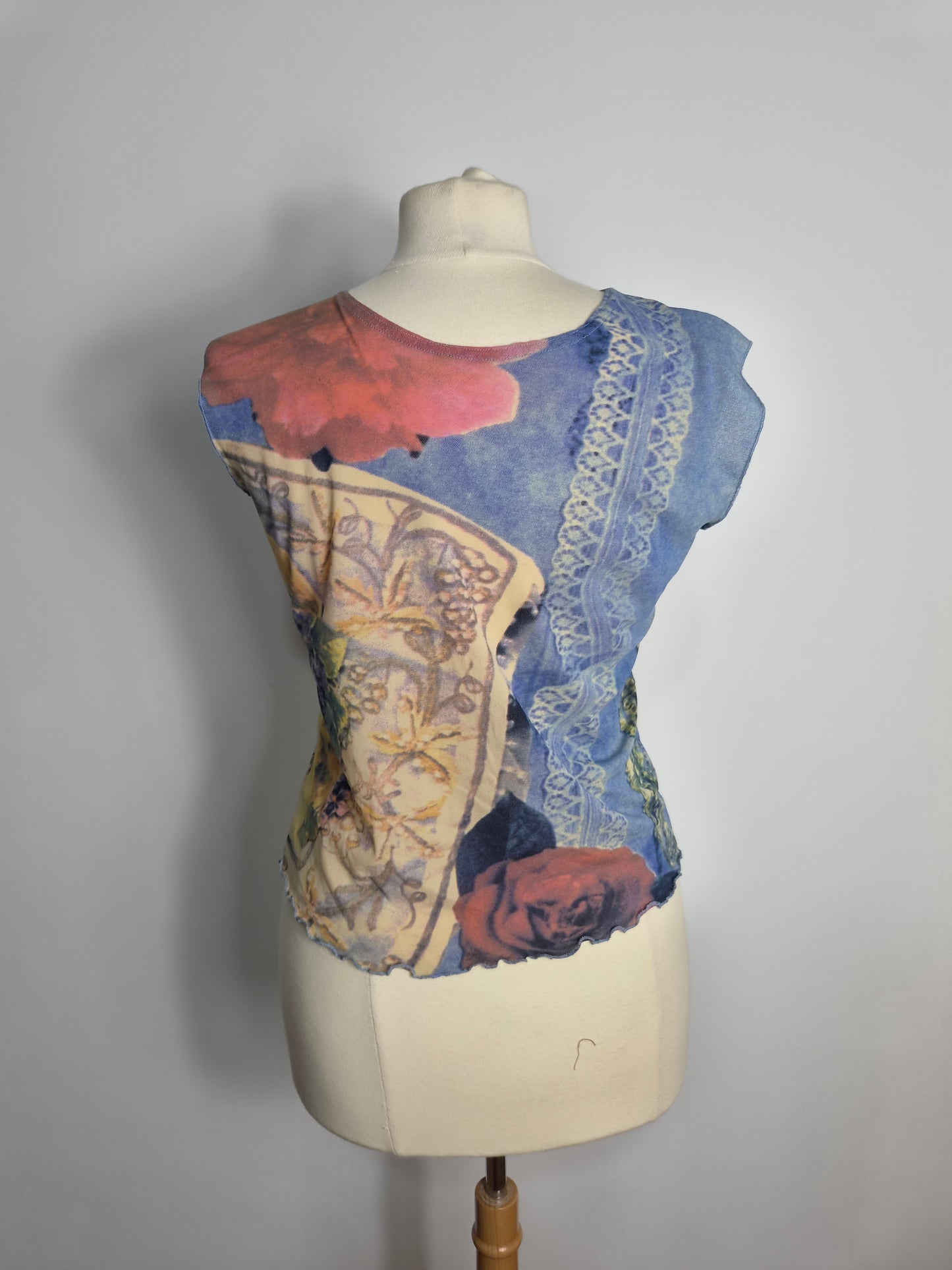Haut en voile motif Renaissance ou Art Nouveau