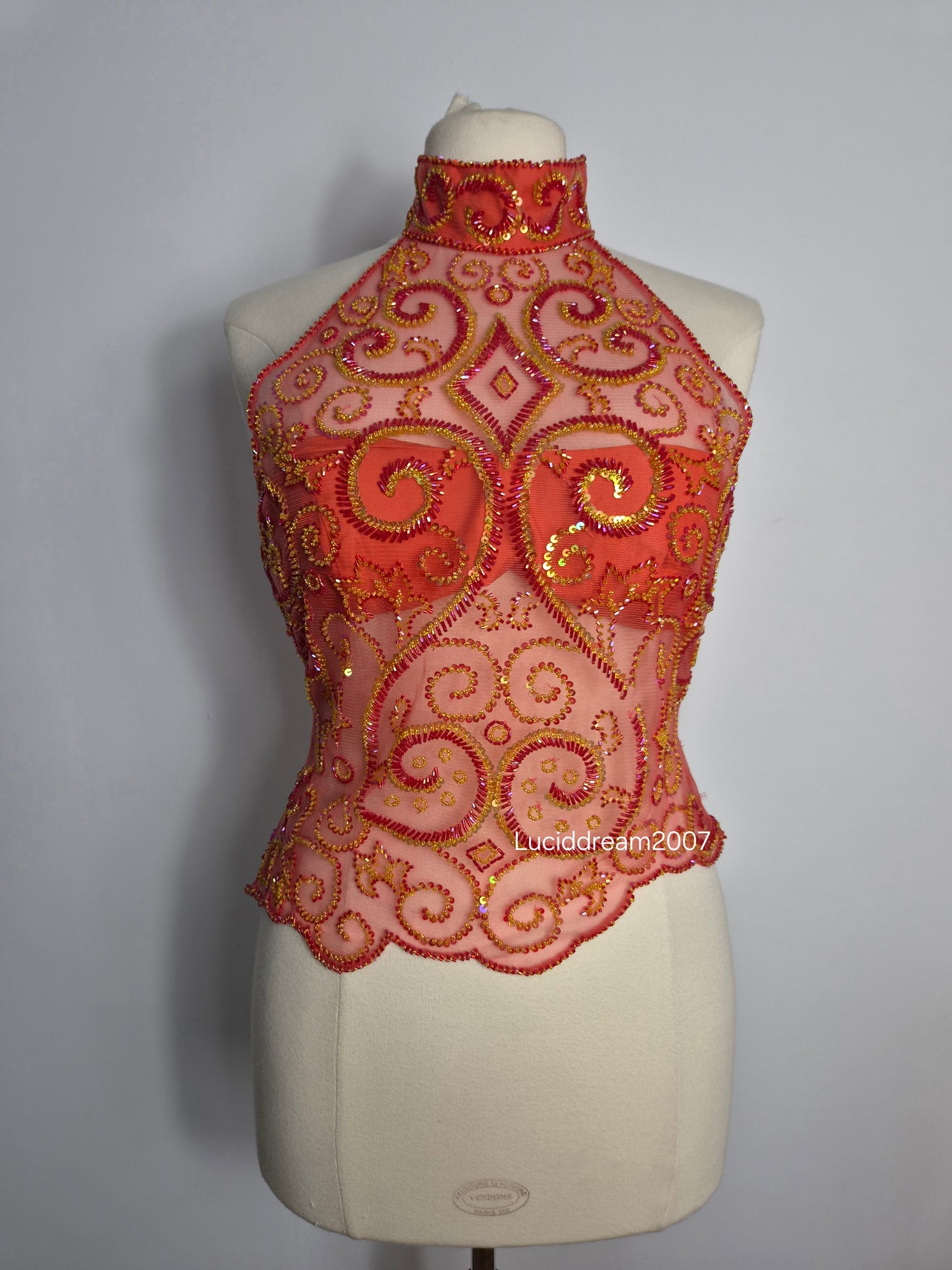 Haut orange en voile brodé
