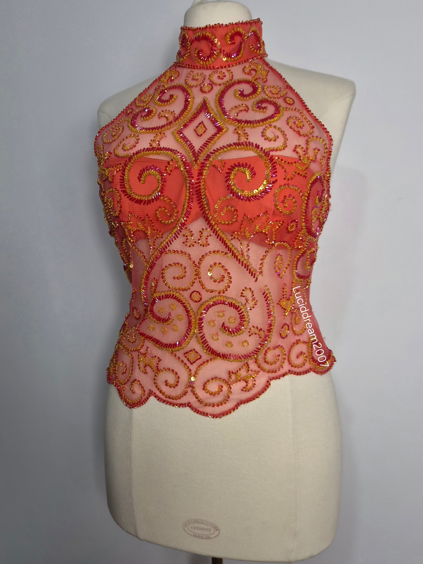 Haut orange en voile brodé