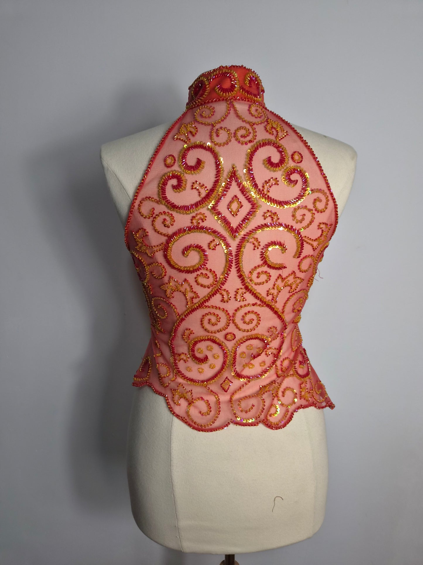 Haut orange en voile brodé
