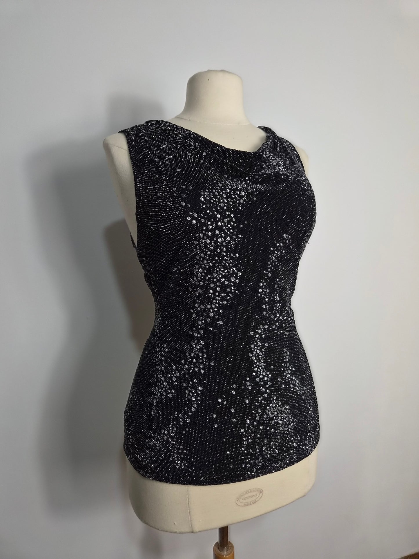 Haut col bénitier noir à strass argenté