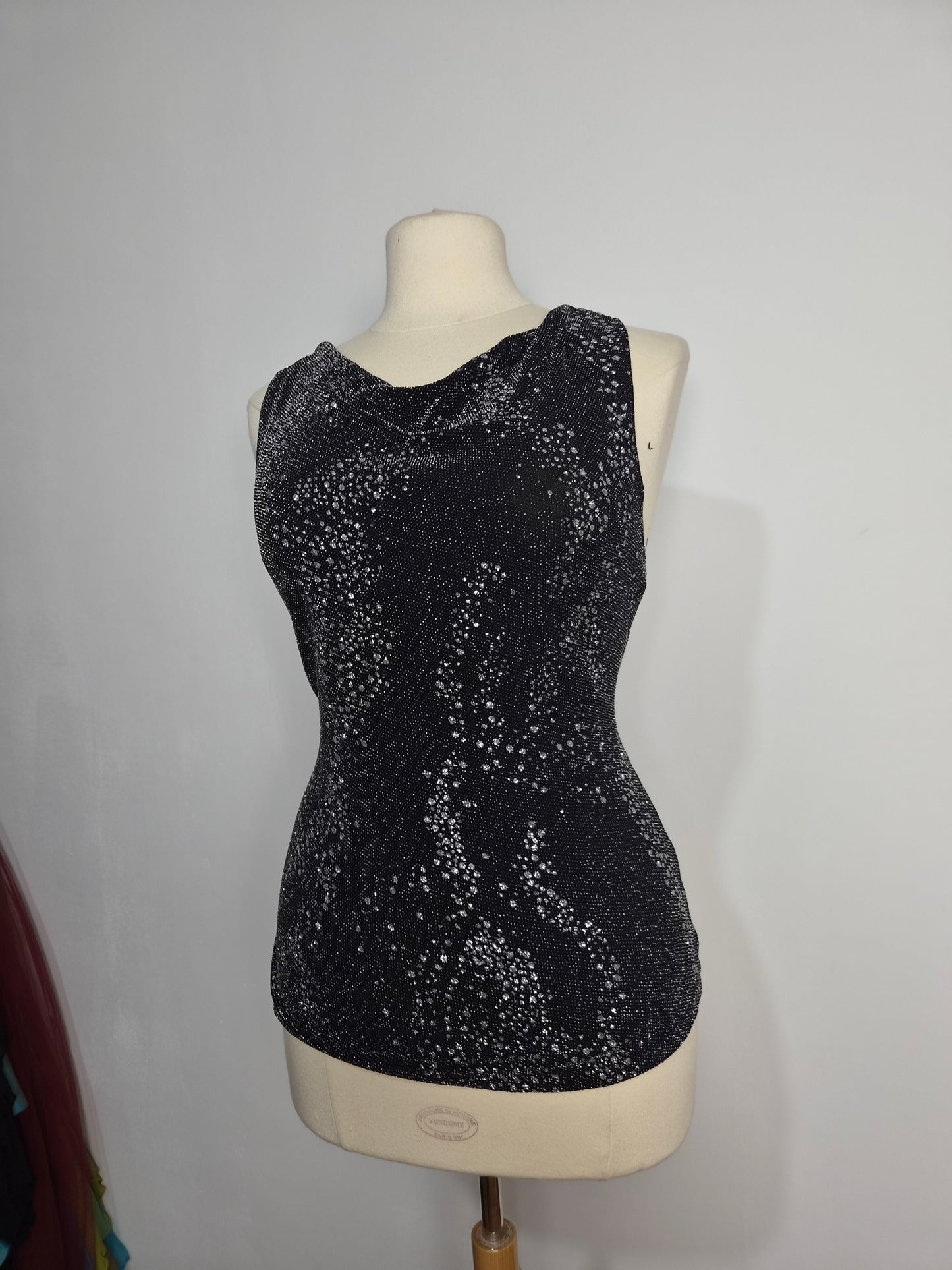 Haut col bénitier noir à strass argenté