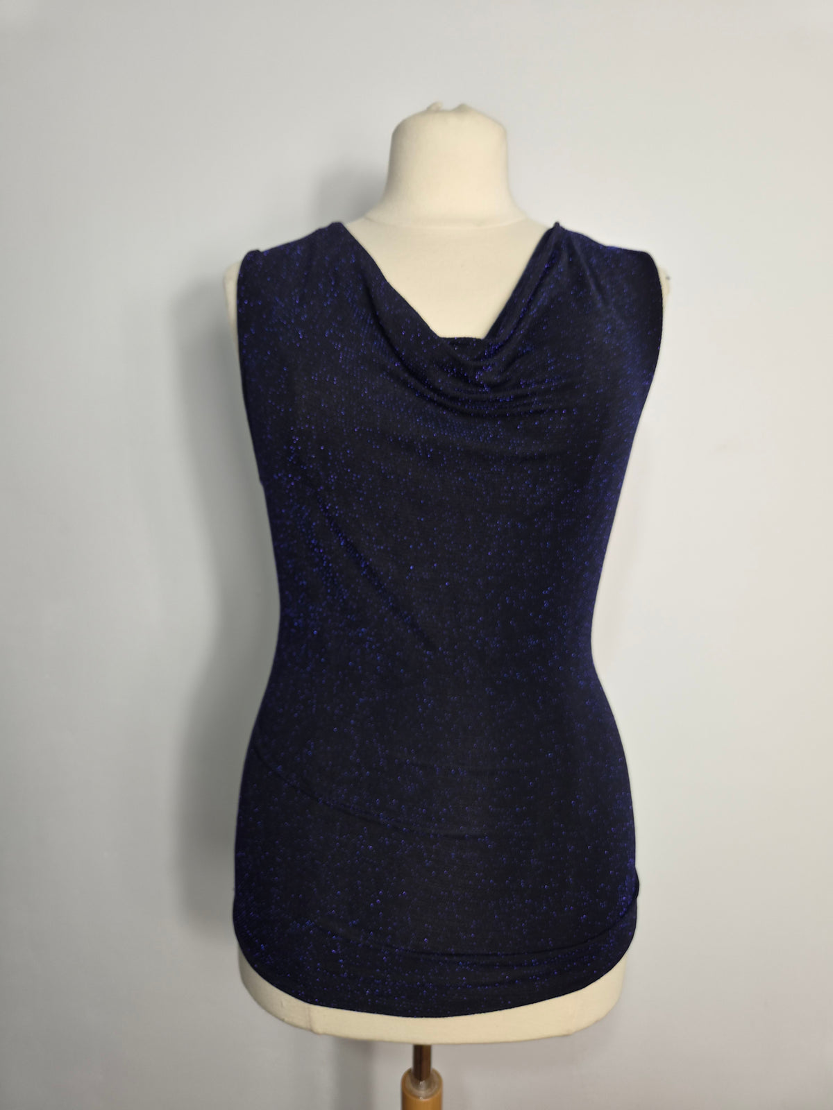 Haut col bénitier noir à strass bleu
