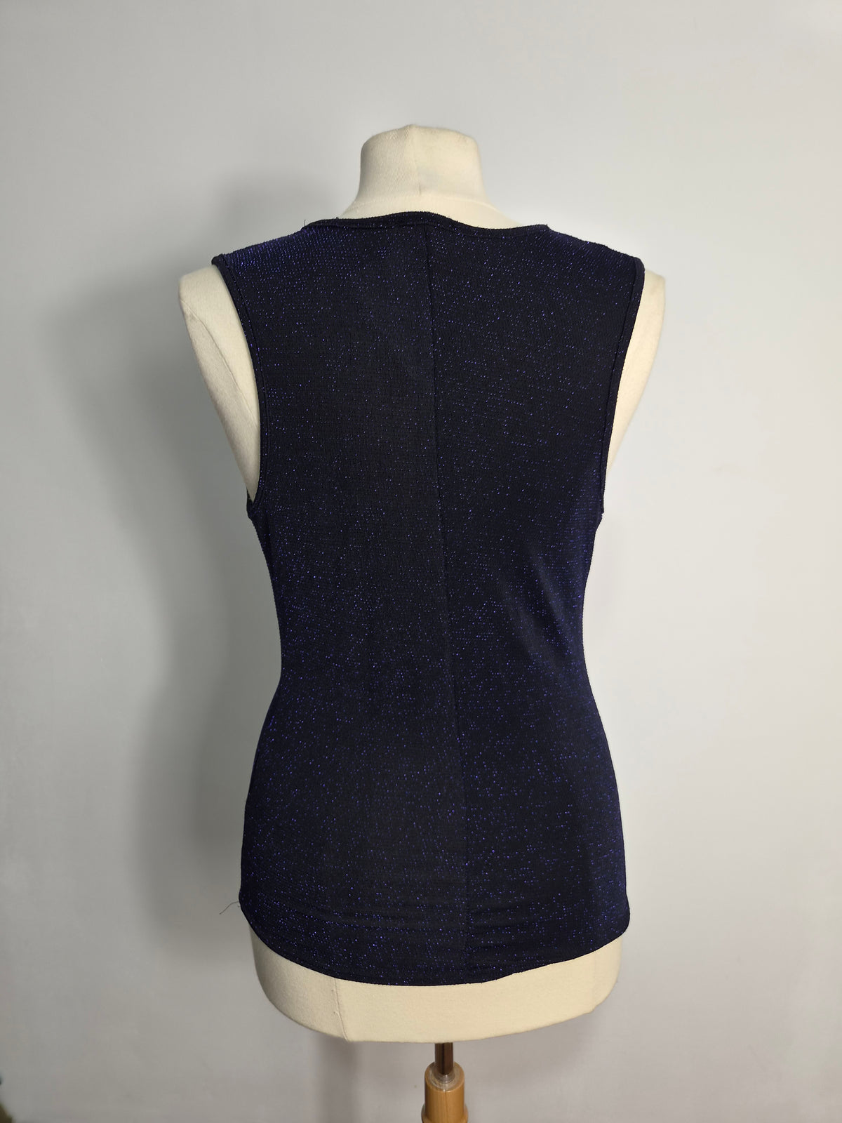 Haut col bénitier noir à strass bleu