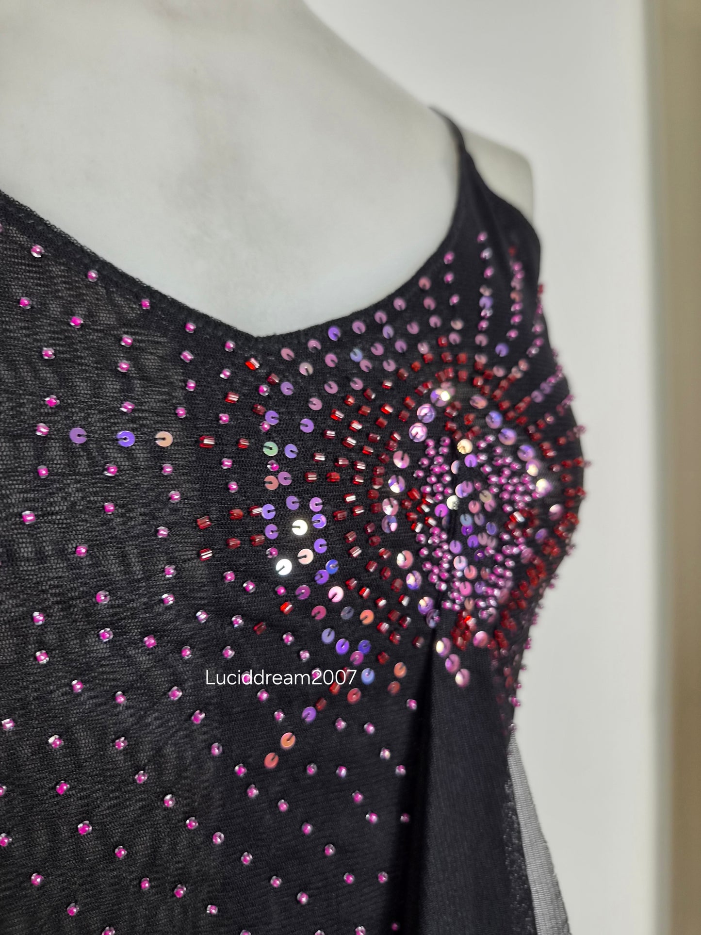 Haut en voile asymétrique à strass