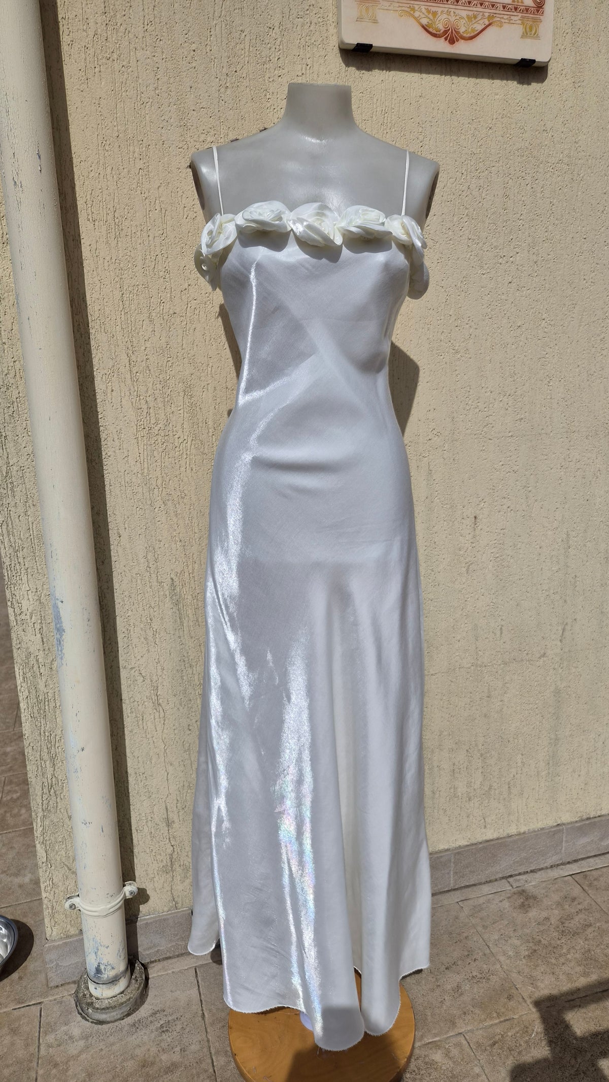 Robe satinée blanche