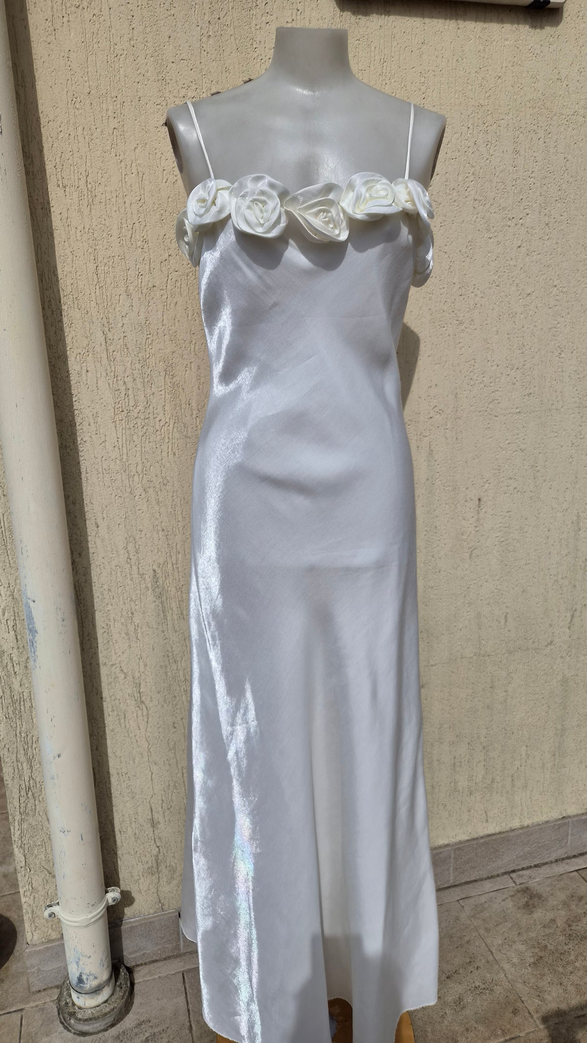 Robe satinée blanche