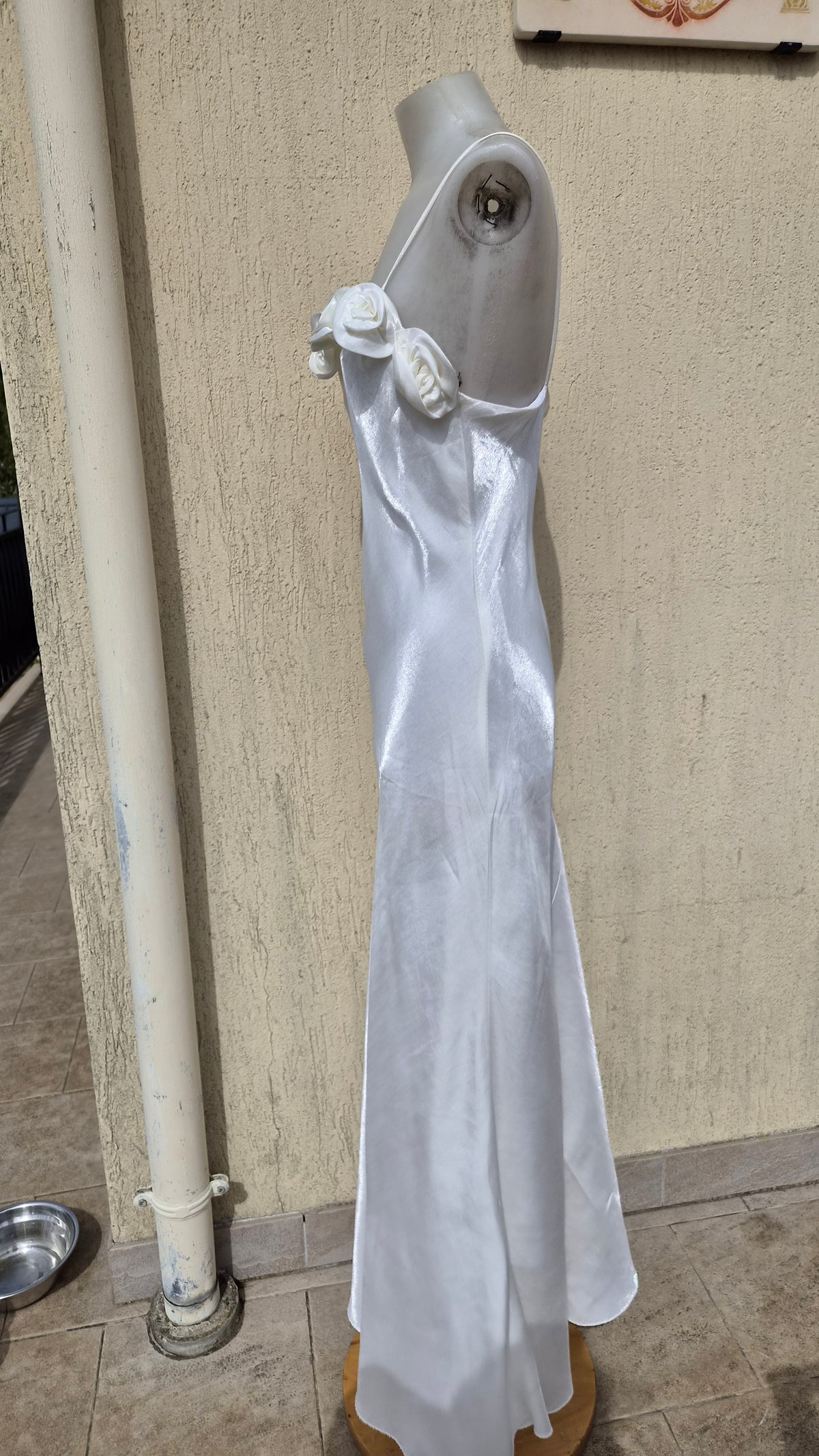 Robe satinée blanche