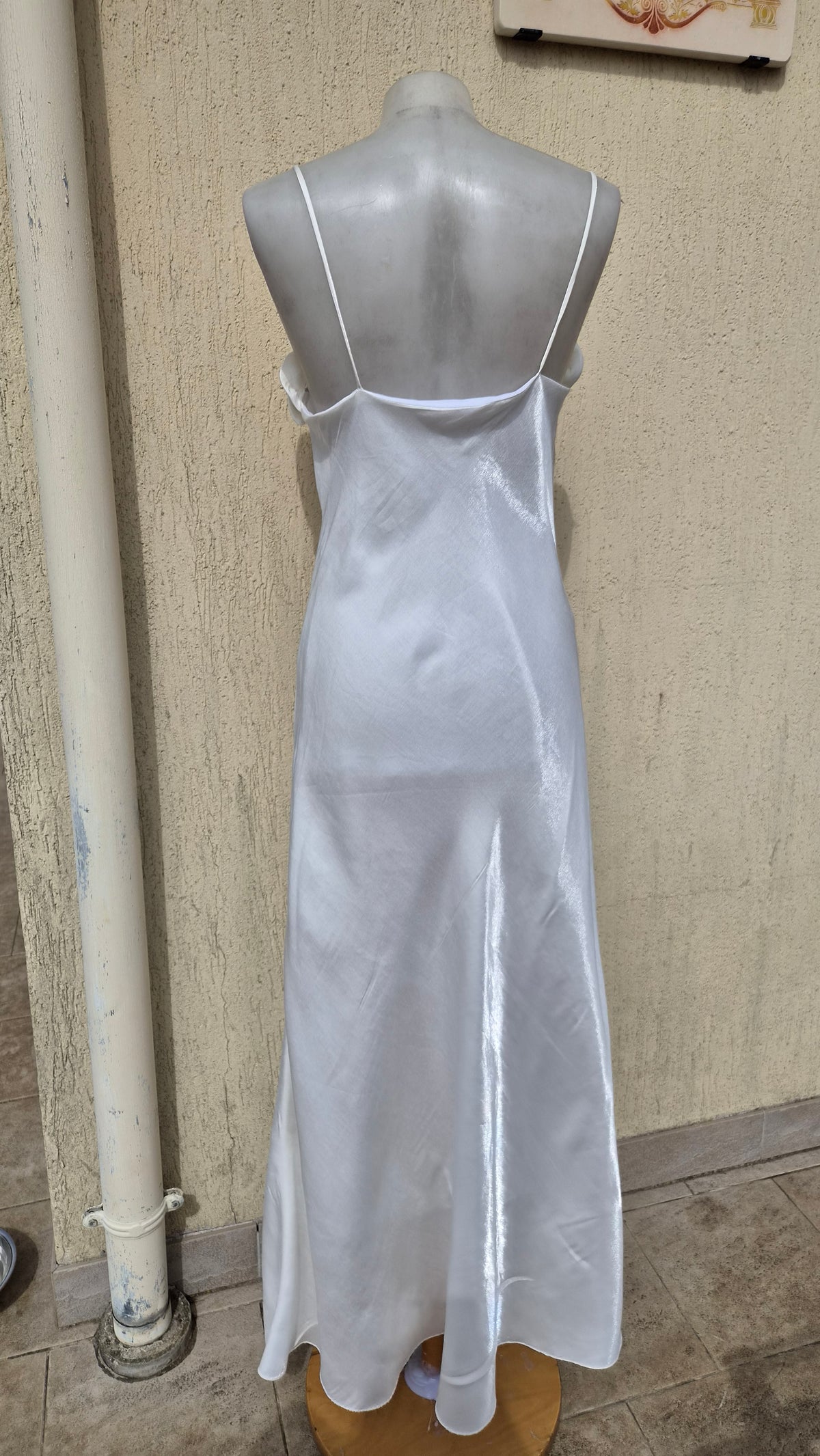 Robe satinée blanche