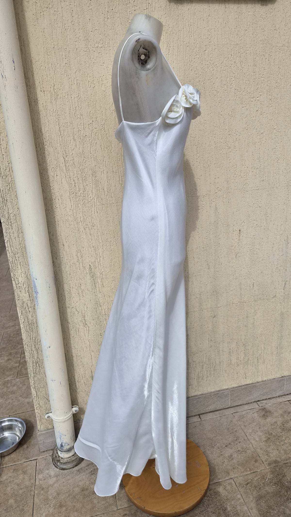Robe satinée blanche