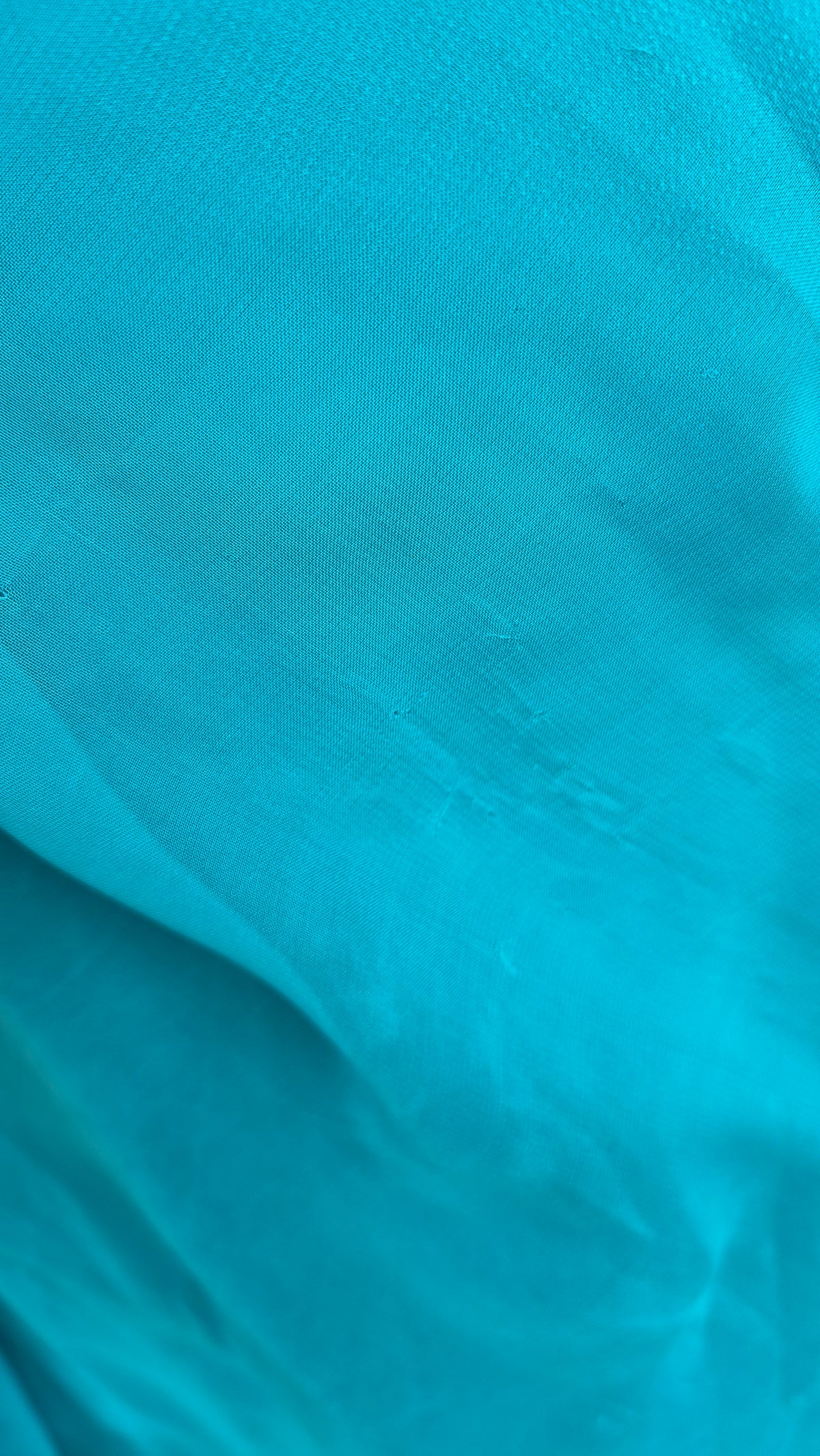 Robe bleue brodée