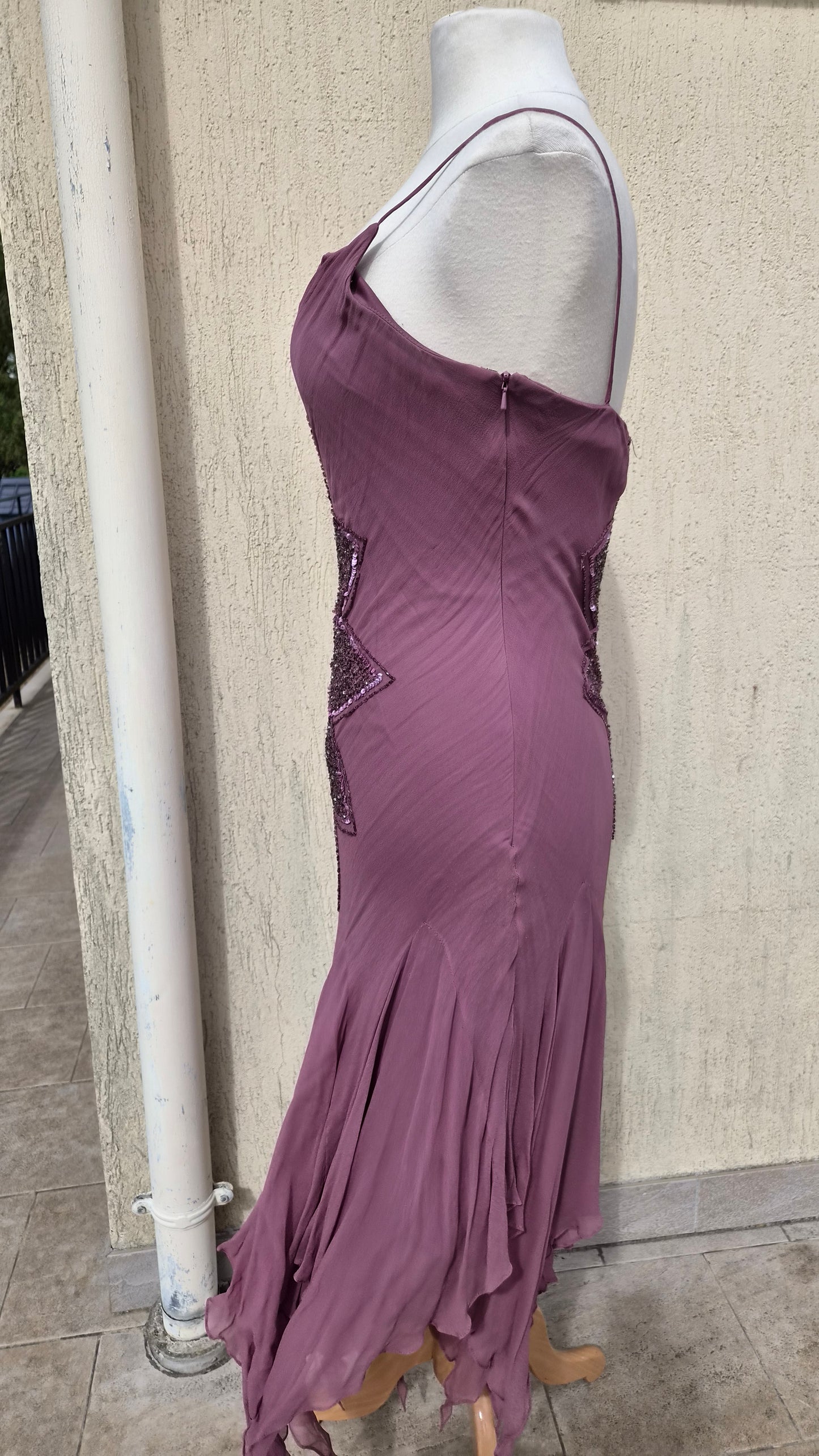 Robe en soie brodée tons roses