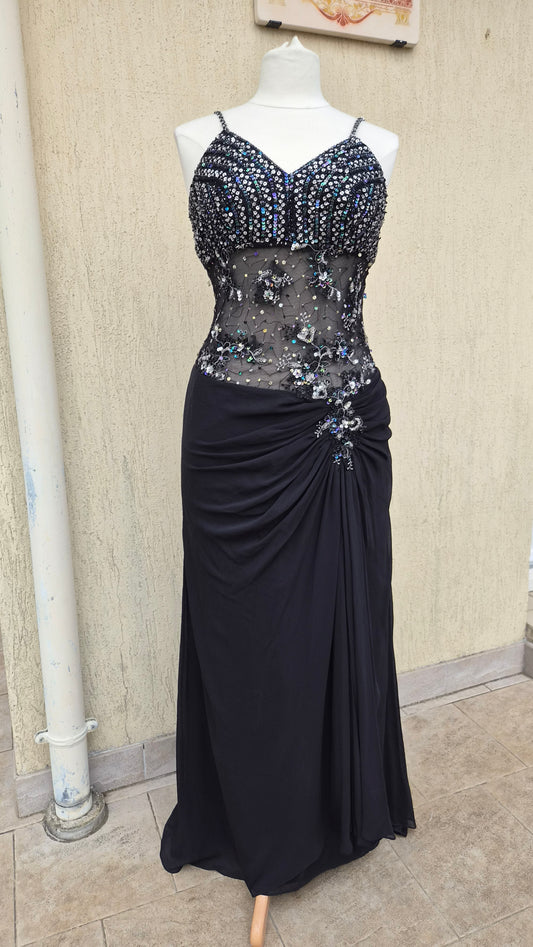 Robe noire détails broderies