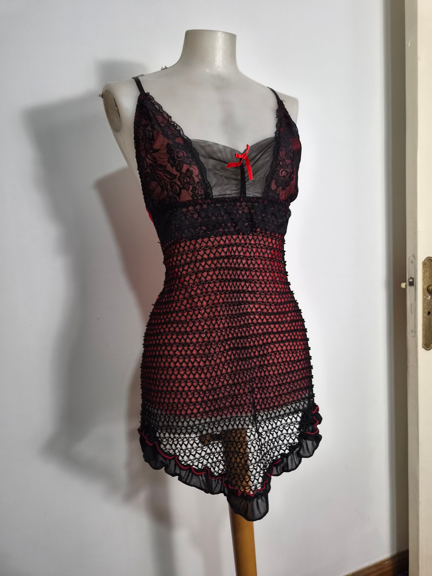 Haut nuisette rouge et noir