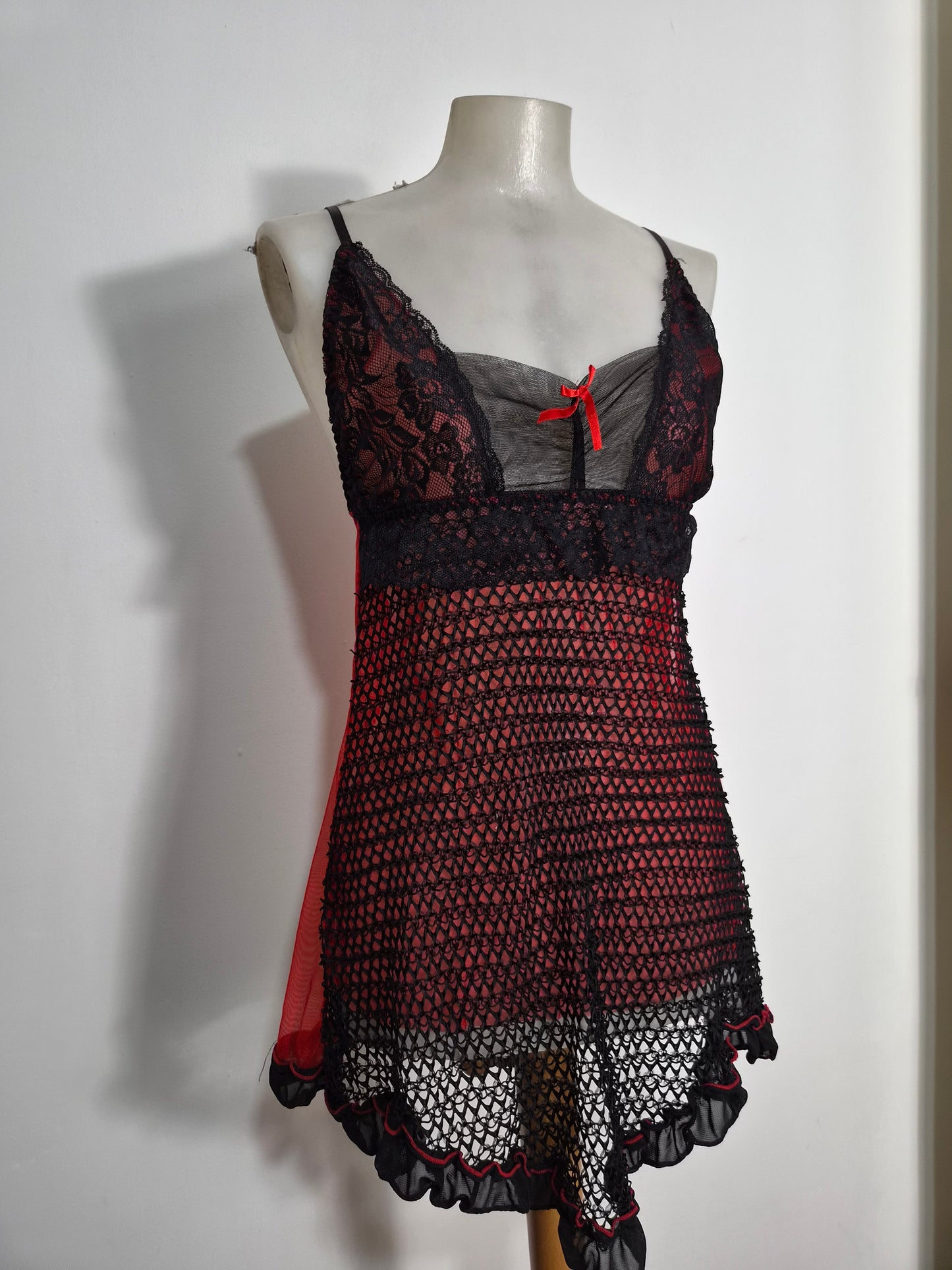 Haut nuisette rouge et noir