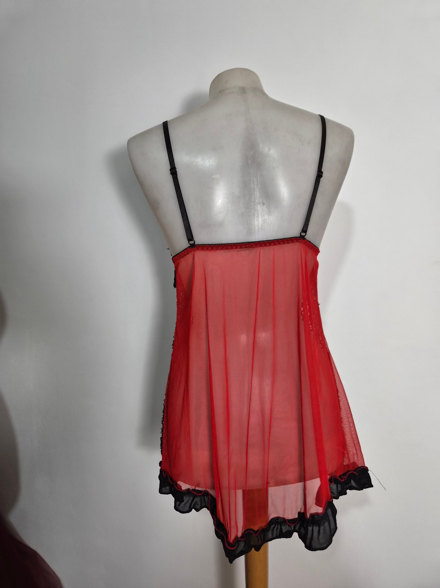 Haut nuisette rouge et noir